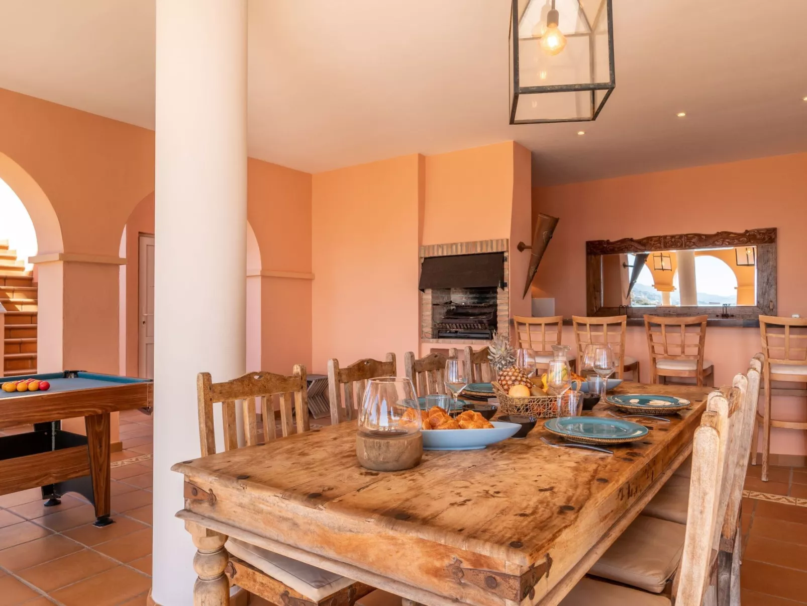 Luxuriöse Villa mit beheiztem Pool und Whirlpool-Inside