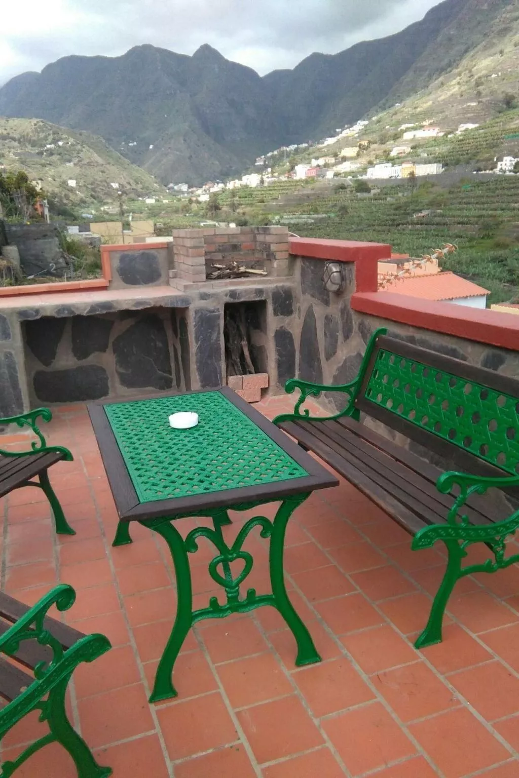 Ländliches Haus mit herrlichem Blick auf das Meer und das Tal.-Outside