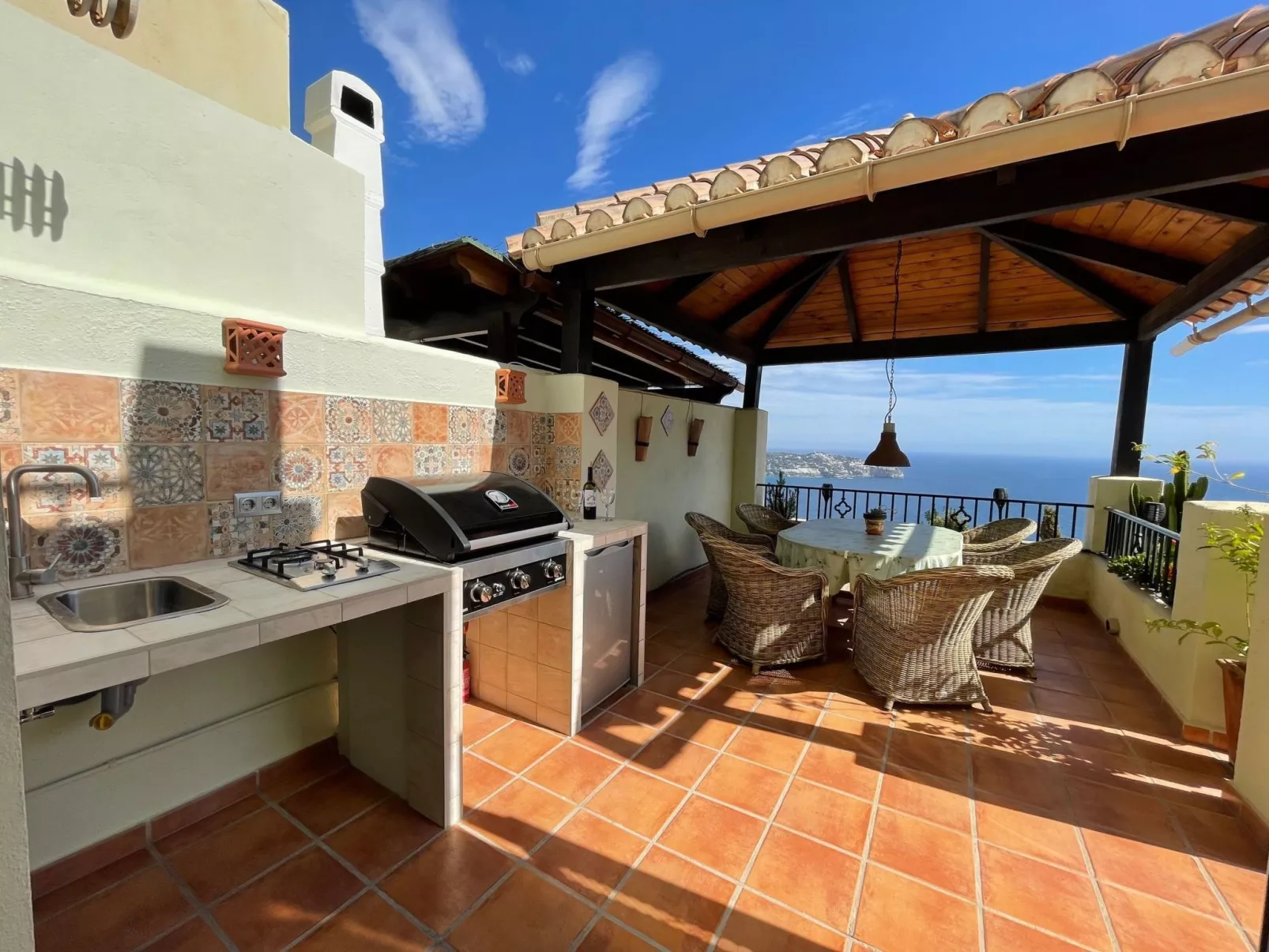 In Almuñécar mit Terrasse und Meerblick-Drinnen