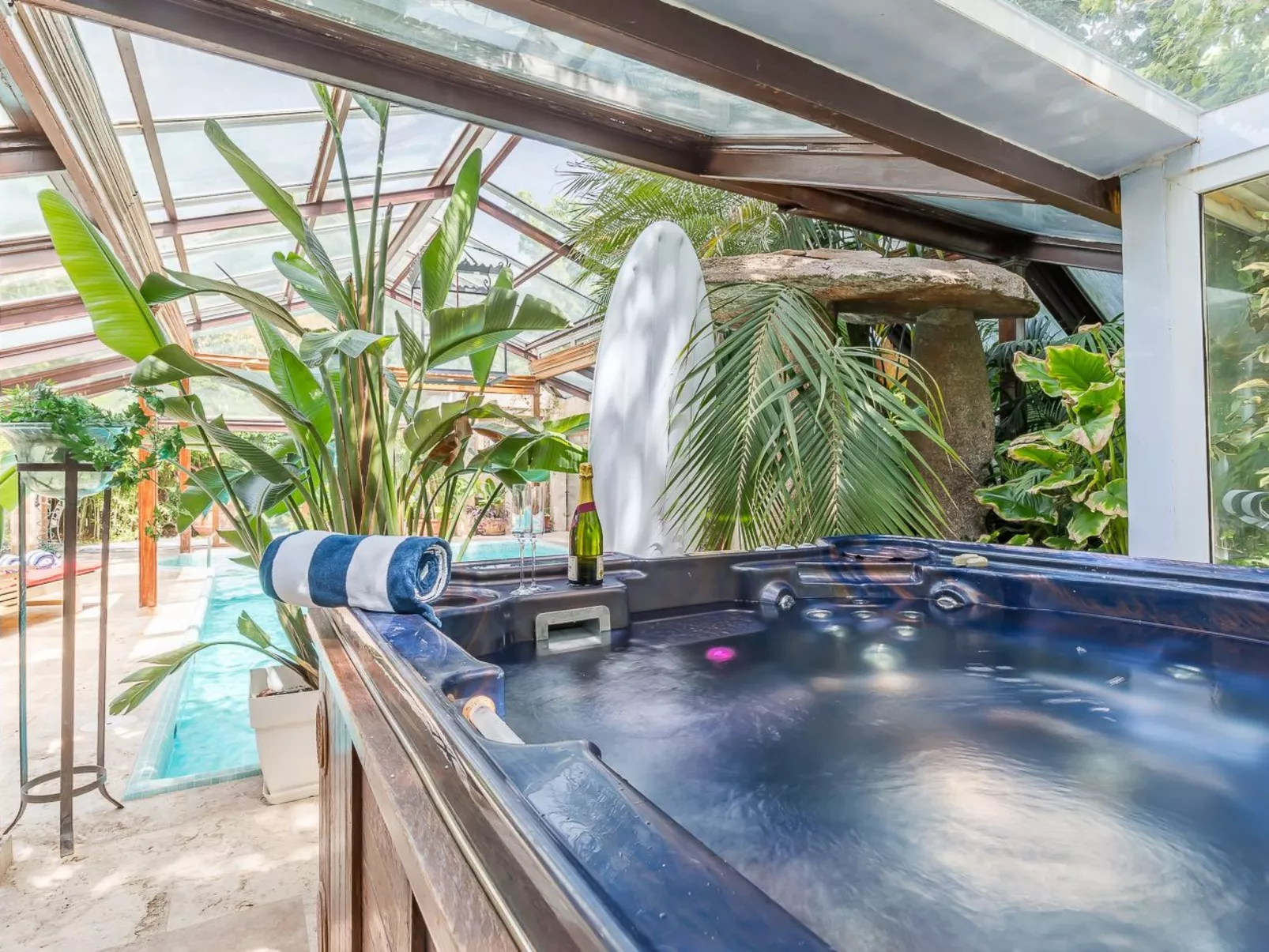 5-Suiten Madrid Villa Oasis, Schwimmbad-Spa, Fitnessraum, Club-Inside