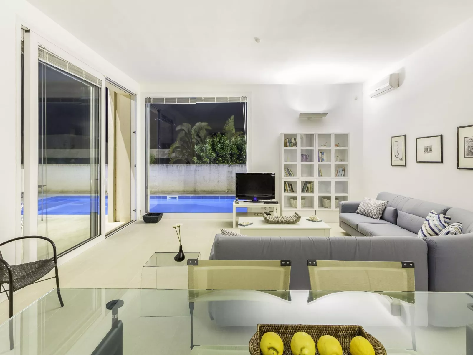 In Ragusa mit Möblierter Terrasse-Drinnen