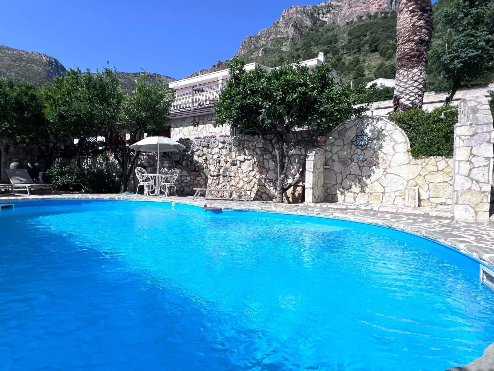 Studio-Wohnung "P Melograno" mit Pool-Dehors