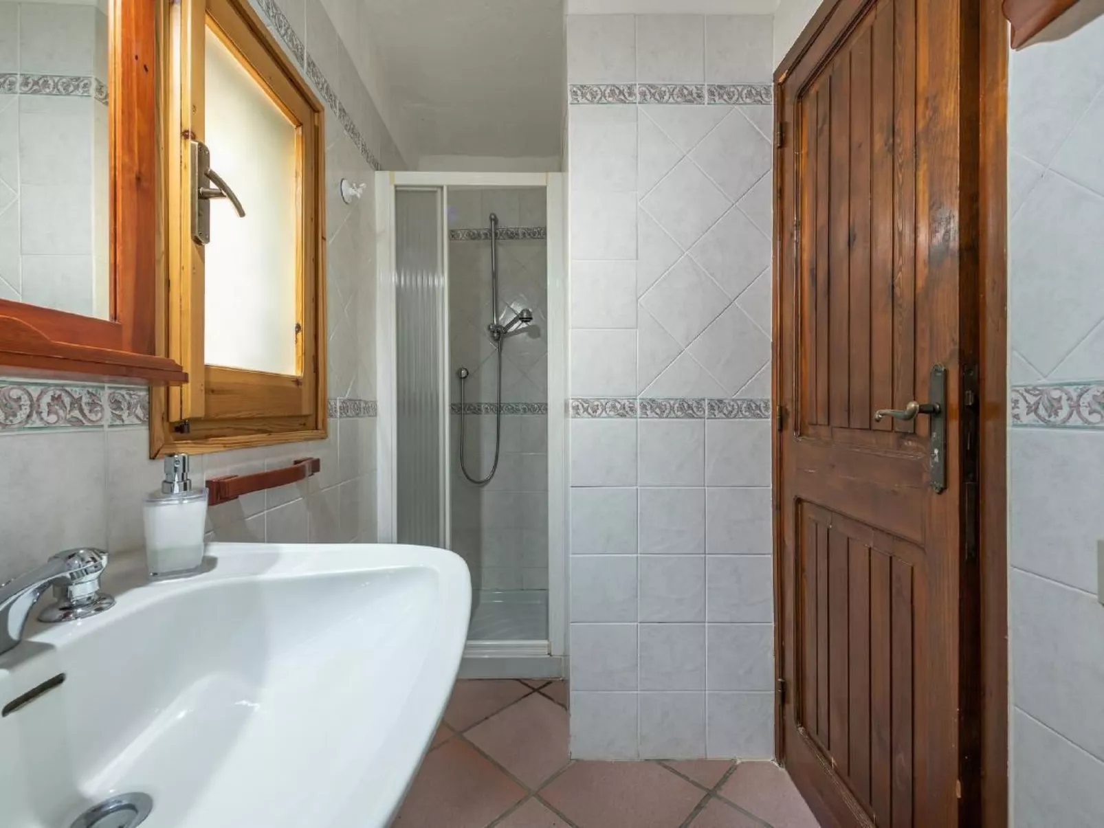 Wohnung in Torre Delle Stelle mit Terrasse und Grill, nah am Strand-Drinnen