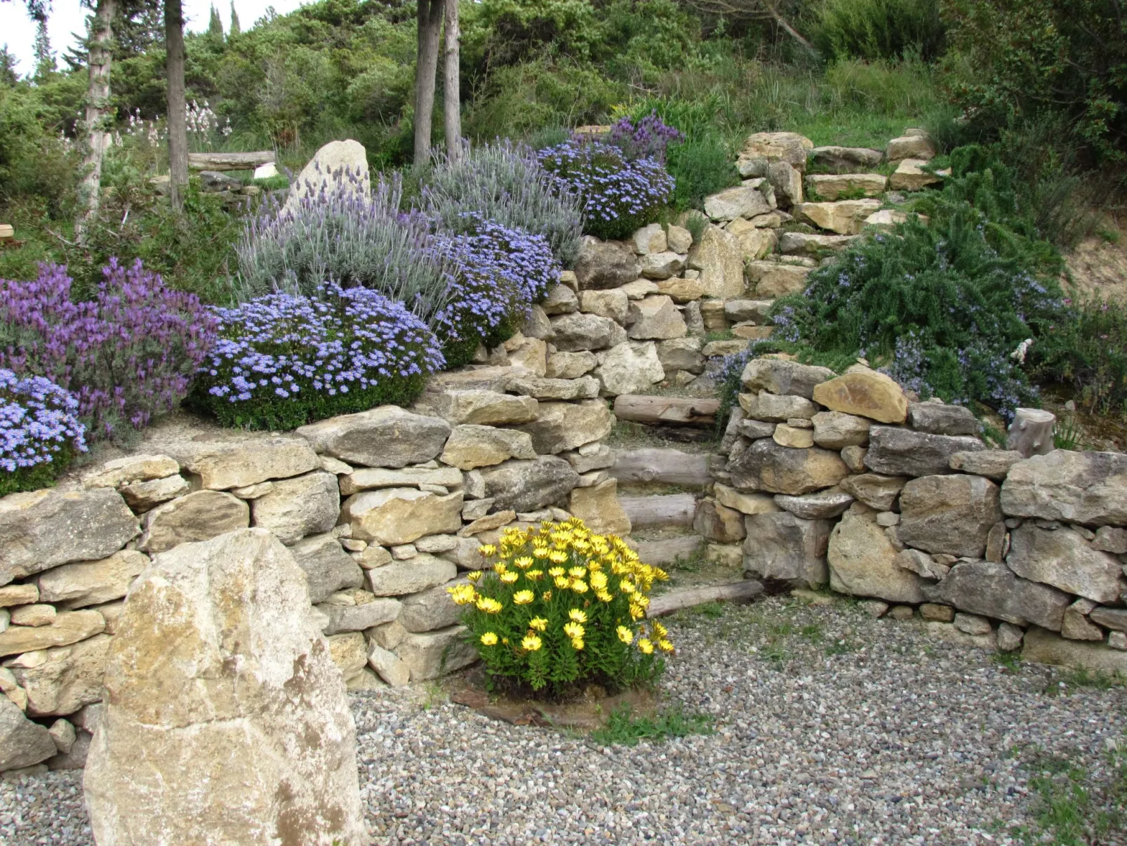 Unterkunft in einer Höhle mit Privatparkplatz-Drinnen