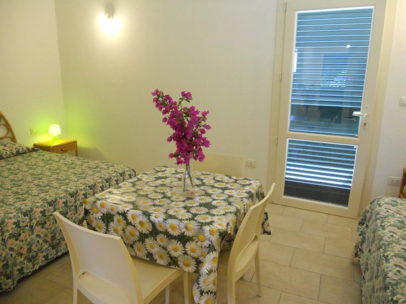 Schönes und gemütliches Studio-Apartment-Drinnen