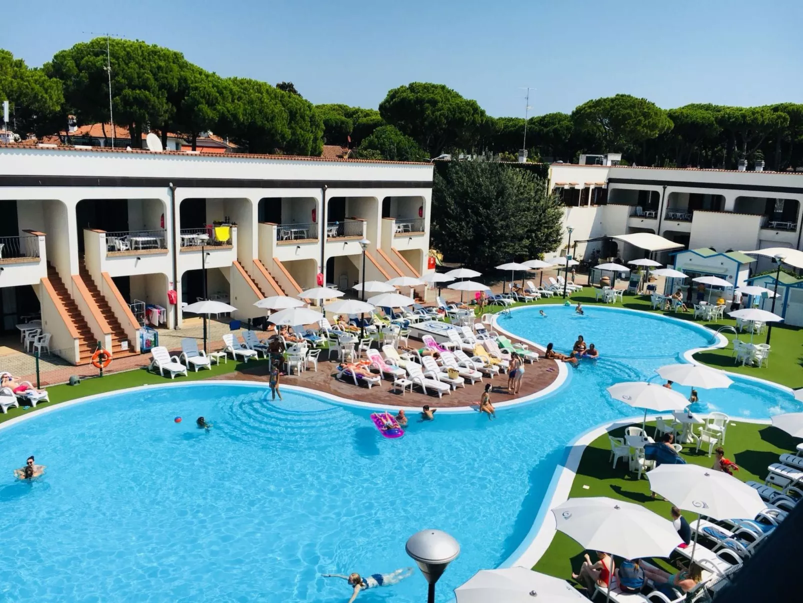 Wunderschöne Wohnung in Lido Di Spina mit Möbliertem Balkon-Outside