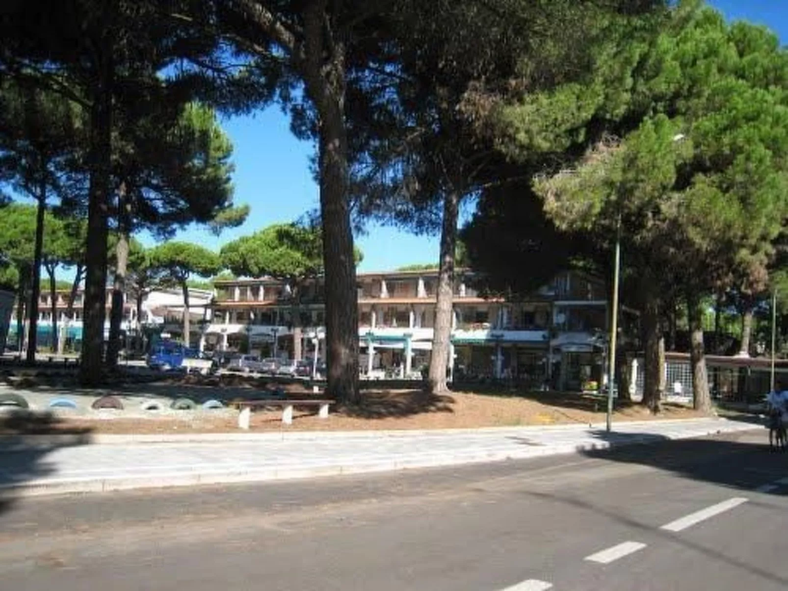 In Lido Di Spina mit Möbliertem Balkon-Dehors