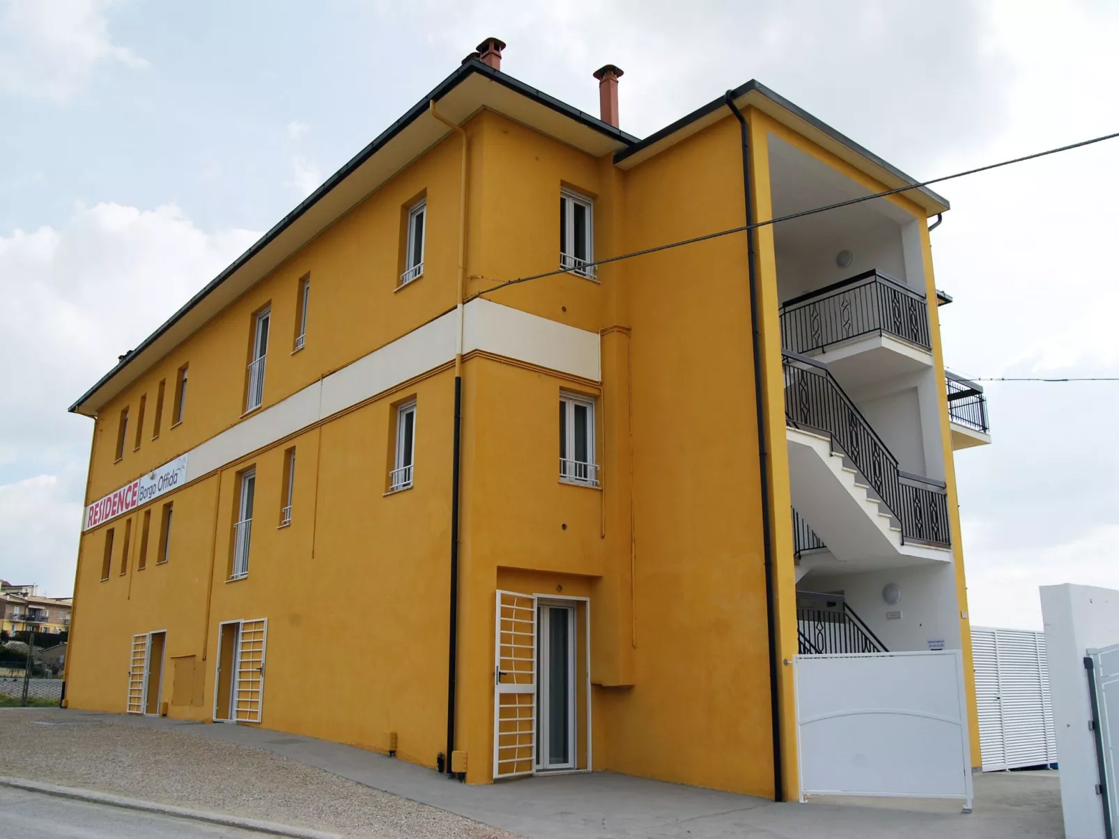 Residenz Borgo Offida mit großem Garten-Outside