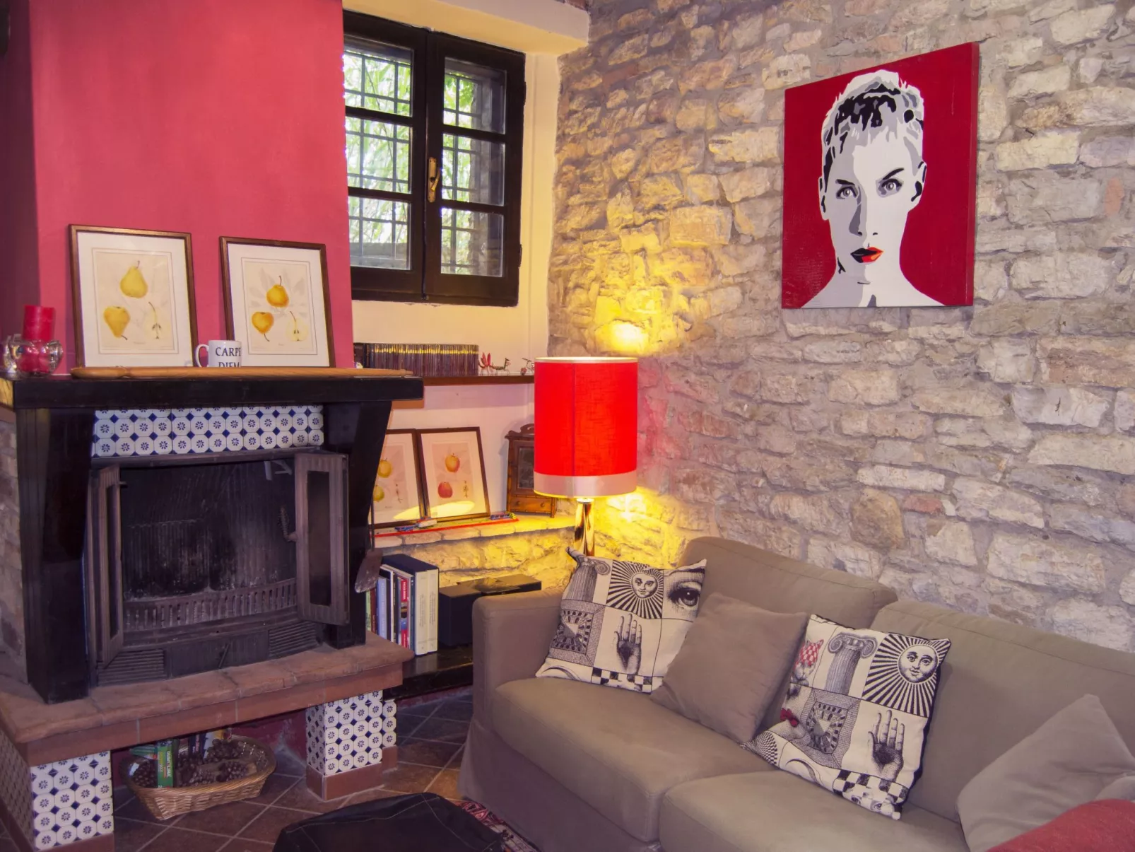 Altes Steinhaus mit Garten-Dedans