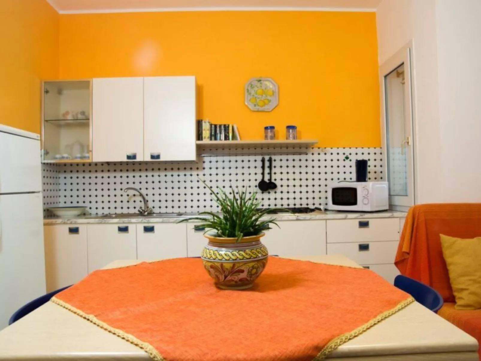 Ruhige Ferienwohnung in Sciacca mit Grill und Terrasse und Meerblick-Inside