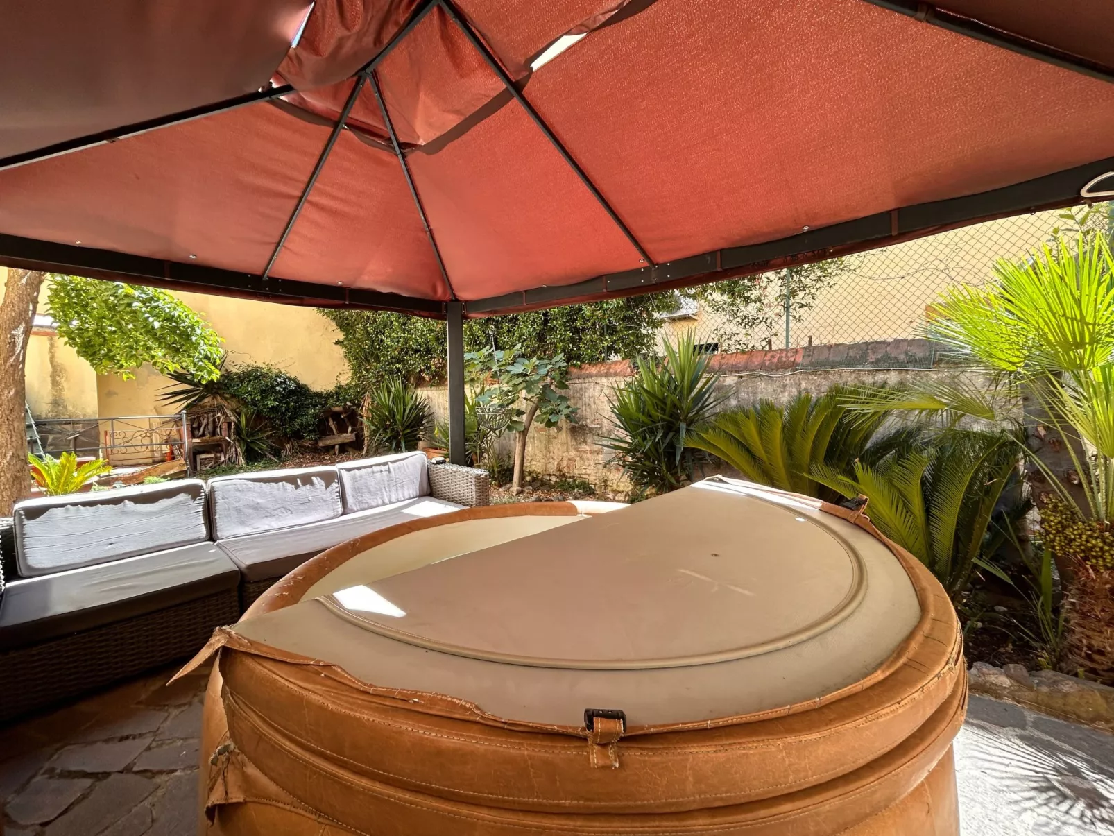 Zwei Schlafzimmer mit Garten und Whirlpool-Drinnen