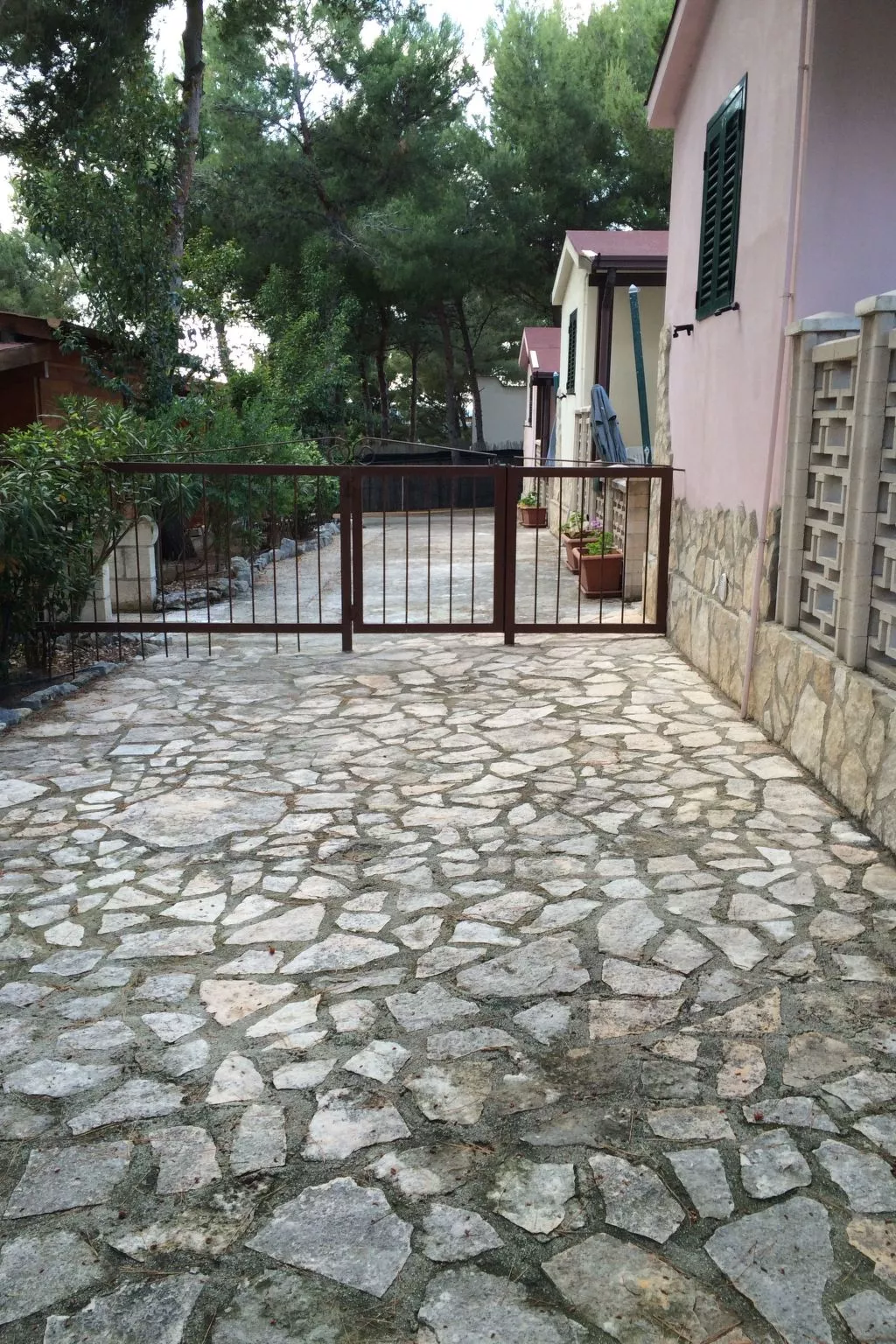 Orchideen-Ferienwohnung mit überdachter Veranda-Drinnen