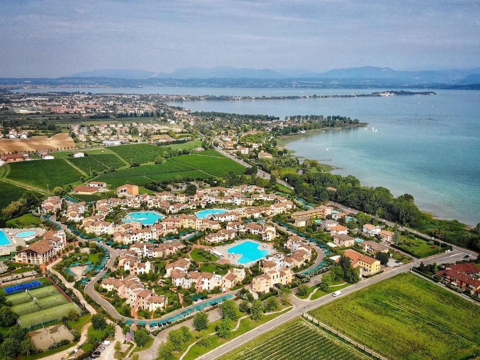 Wohnung im Resort mit großes Schwimmbad und Sportbereich-Draußen