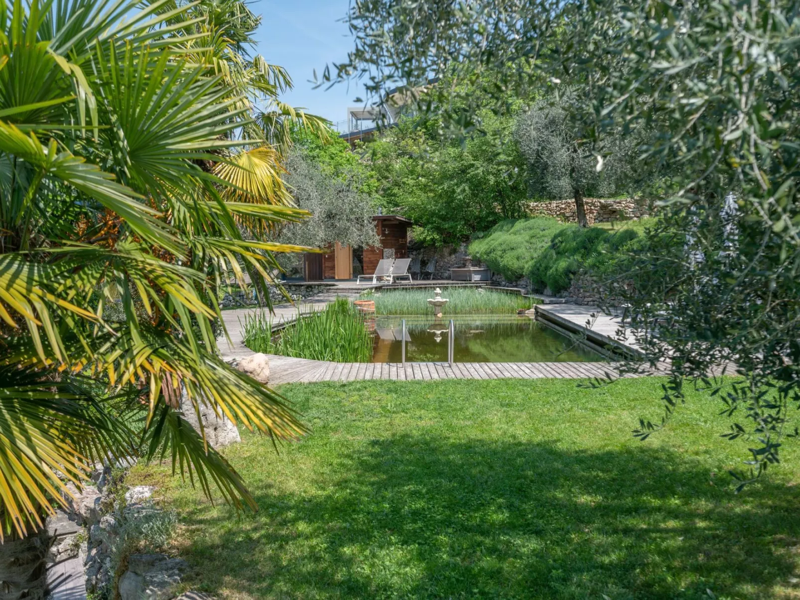 Villa mit schönem Seepanorama und Naturteich-Dedans