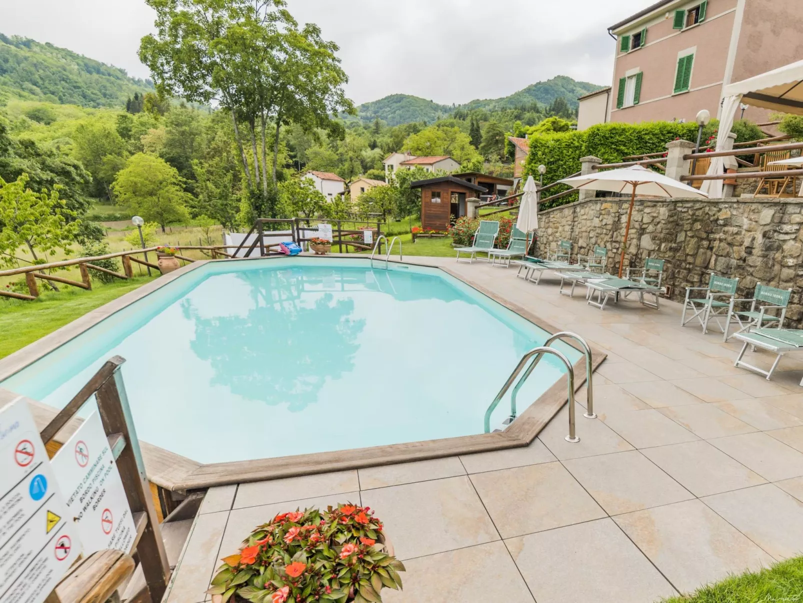 'Case Cioni-Focolare'.-Draußen