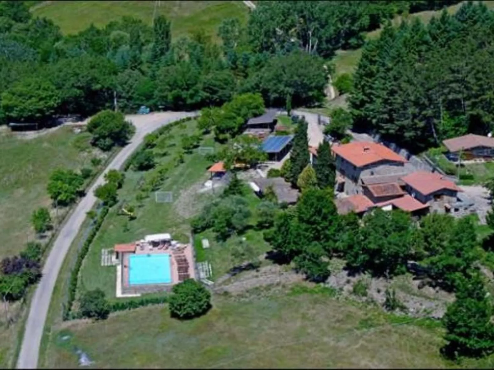 Lindenhaussiedlung mit Gemeinschaftspool-Drinnen