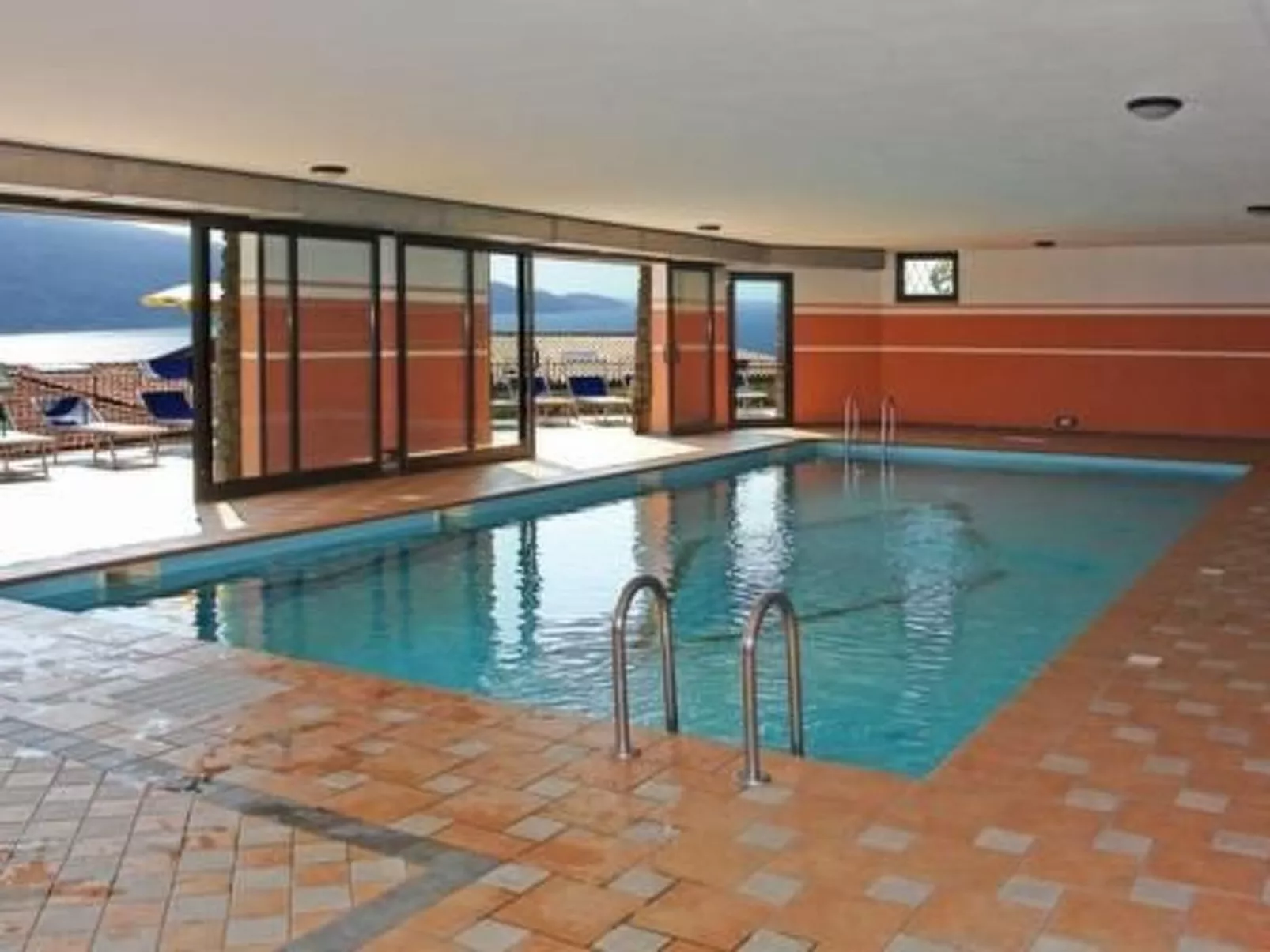 Zweizimmerwohnung mit Balkon ohne Seeblick-Drinnen