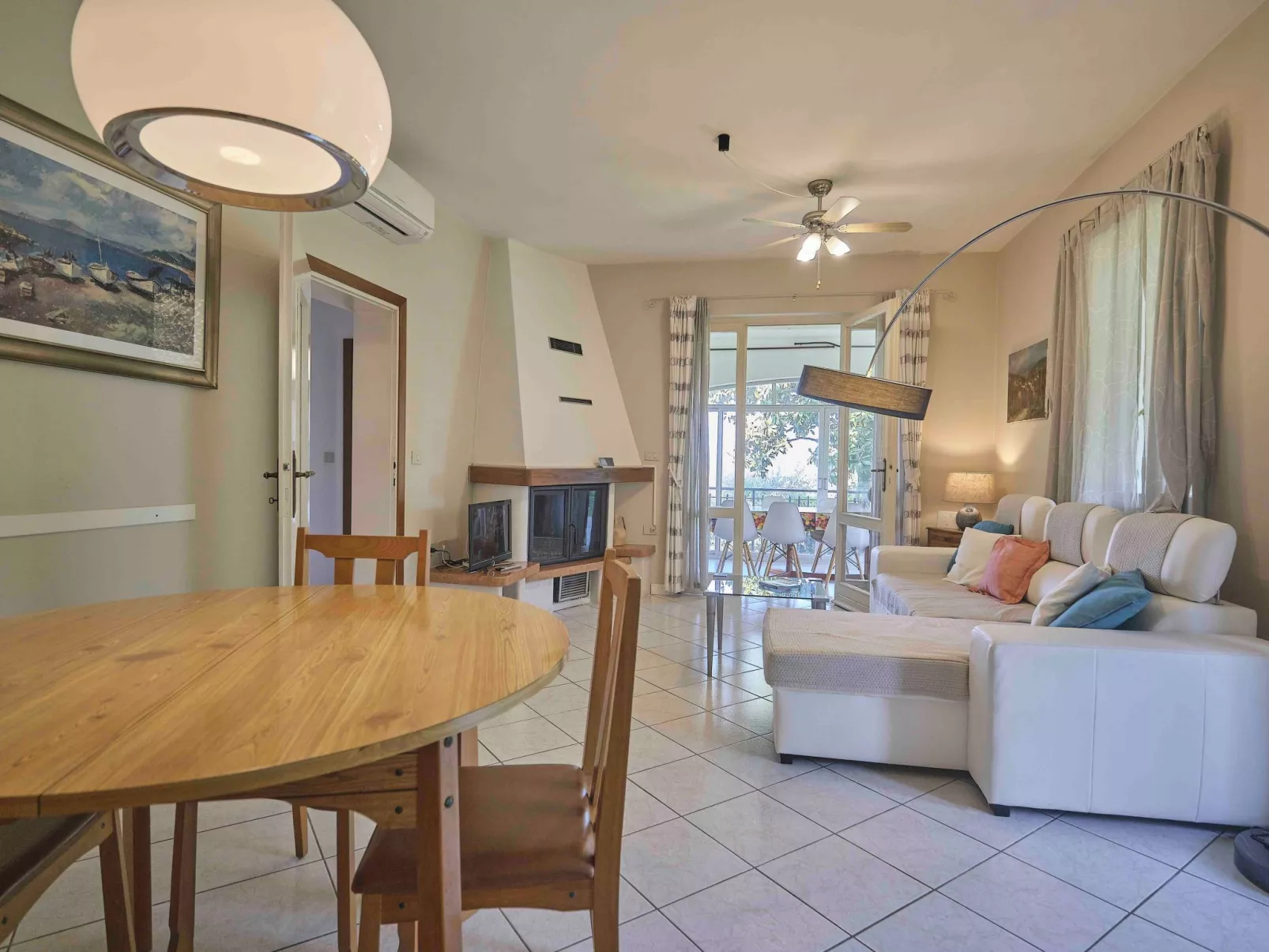 Mit Seeblick und privatem Garten-Inside