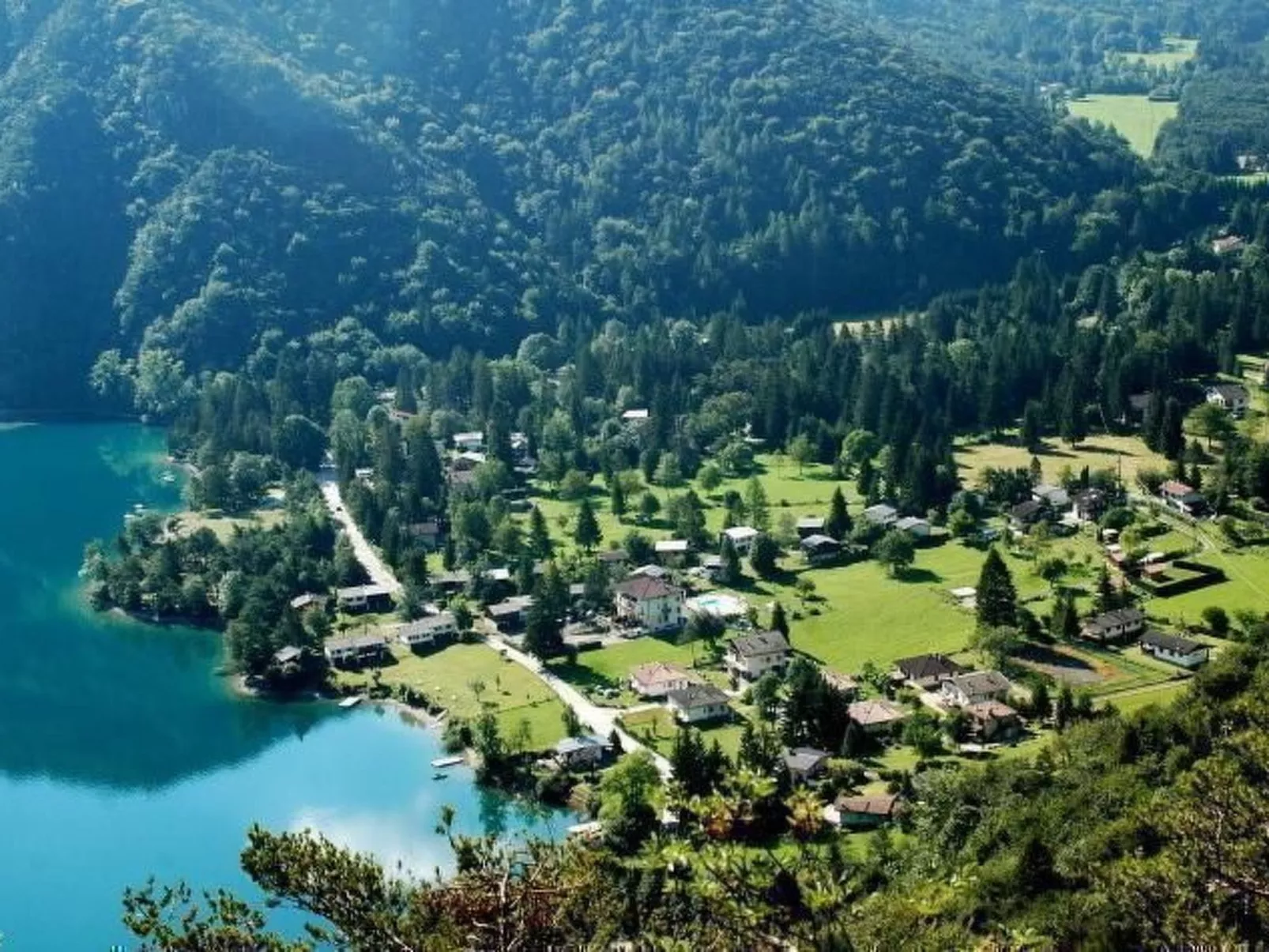Freistehendes Haus mit eingezäuntem Privatgarten-Drinnen