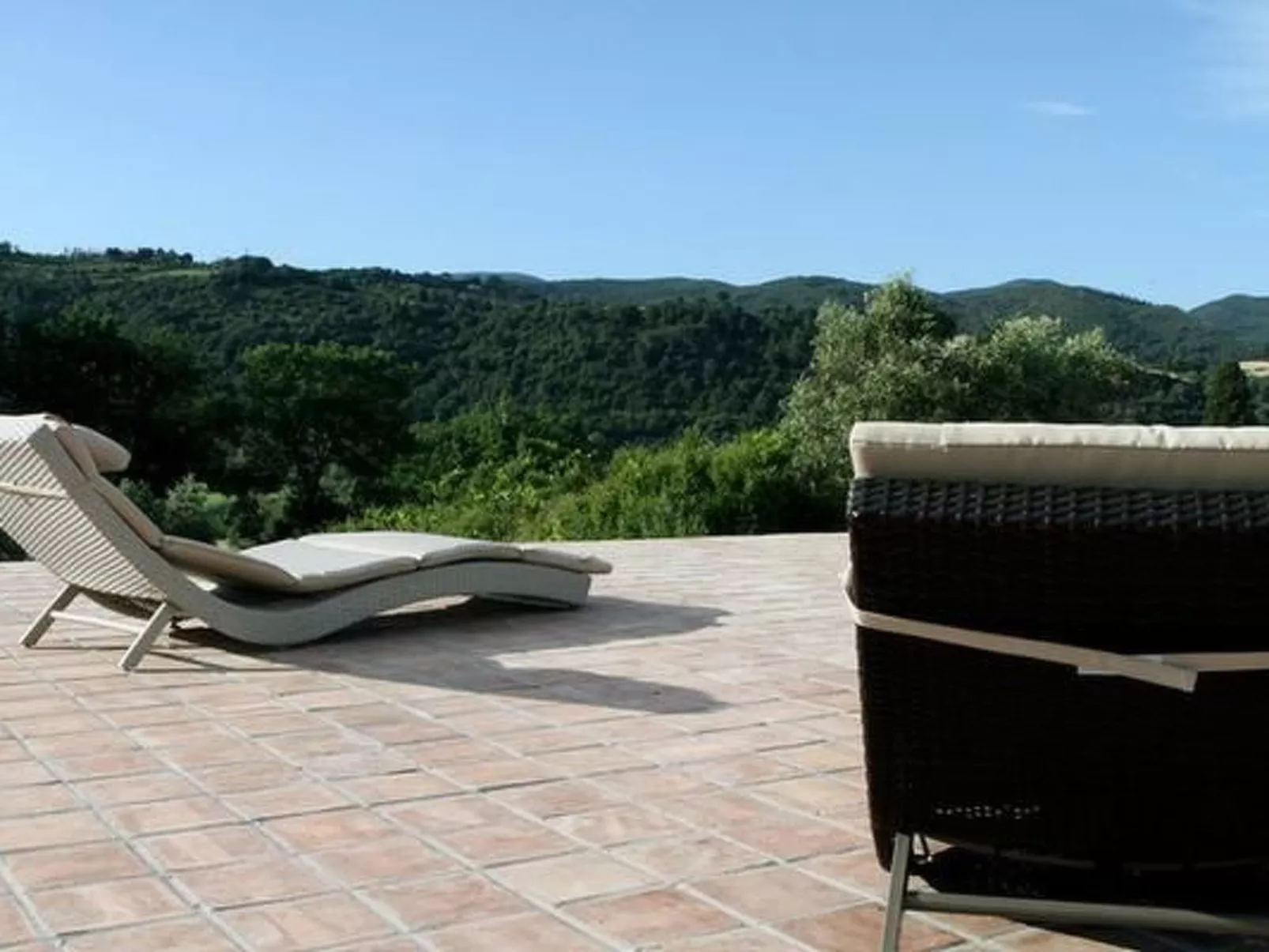 In Montescudaio mit Großem Garten-Drinnen