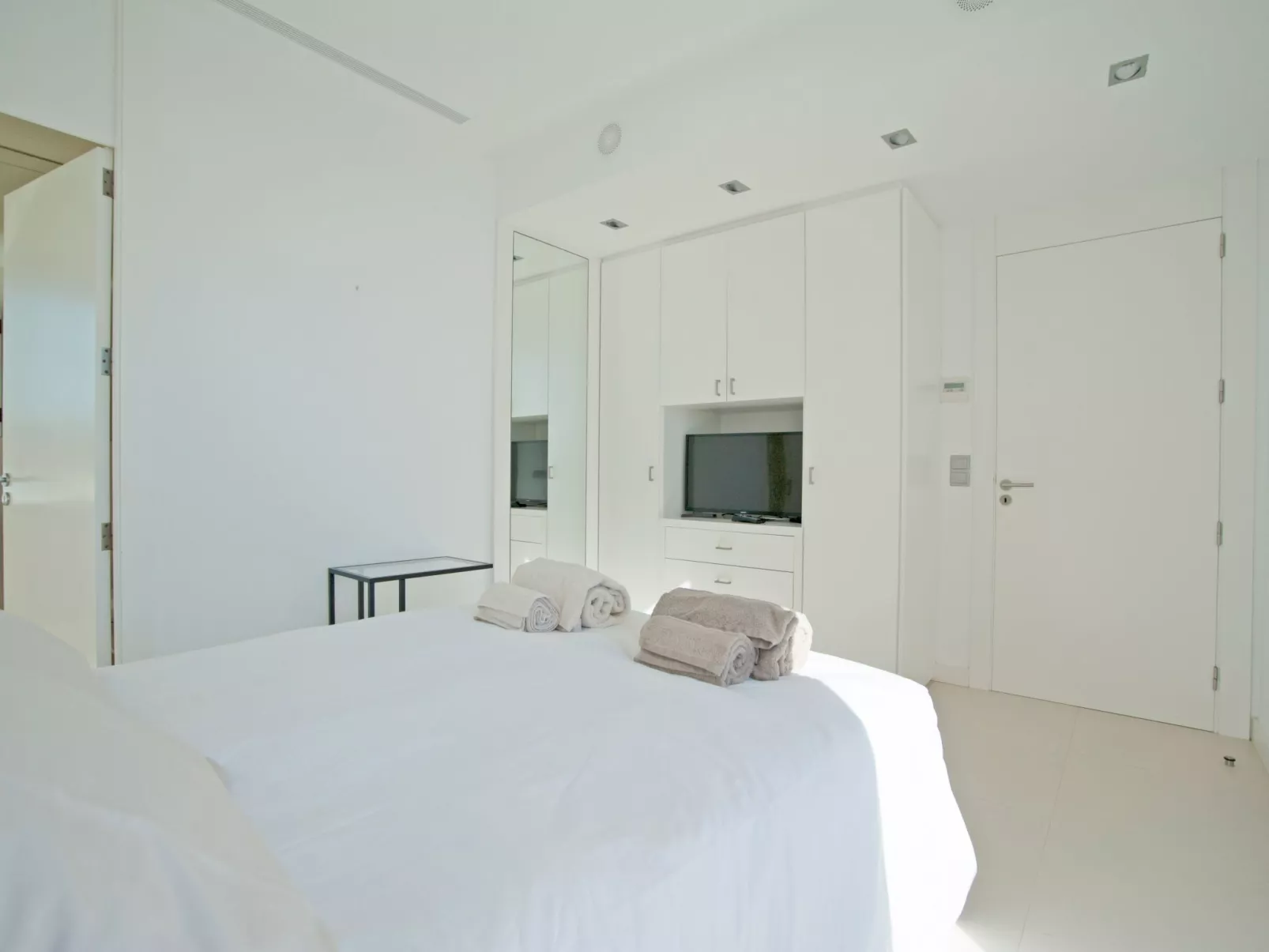 Majestätische Villa mit 5 Schlafzimmern und Pool direkt am Meer-Drinnen