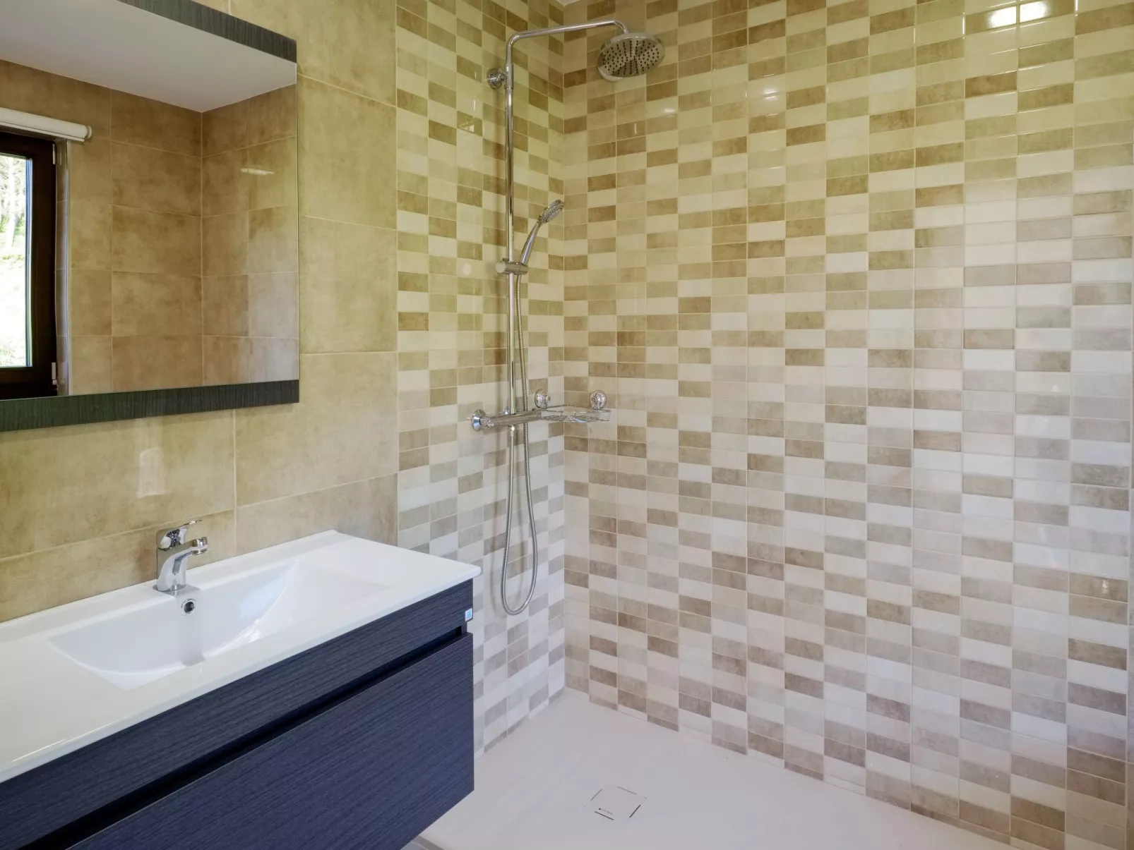 In Outes mit Sonniger Terrasse und Meerblick-Inside