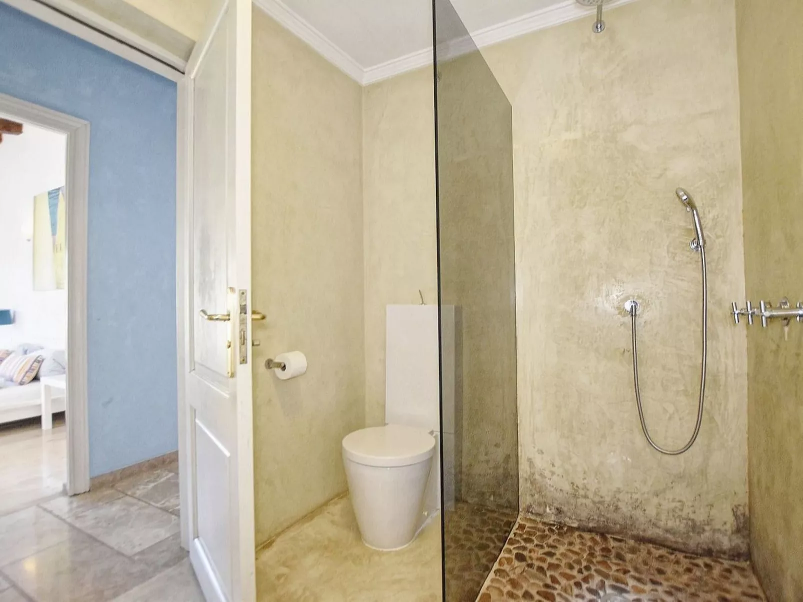 Ibizenkisches Haus mit Pool und Beachvolley-Blick-Drinnen