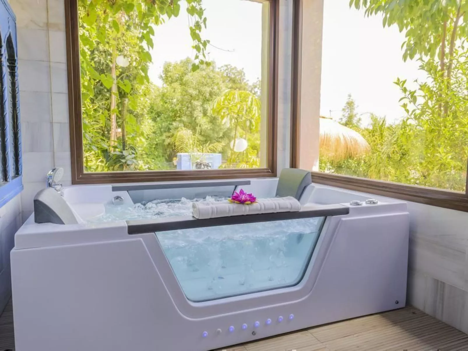 Das Lotus-Haus-Outside