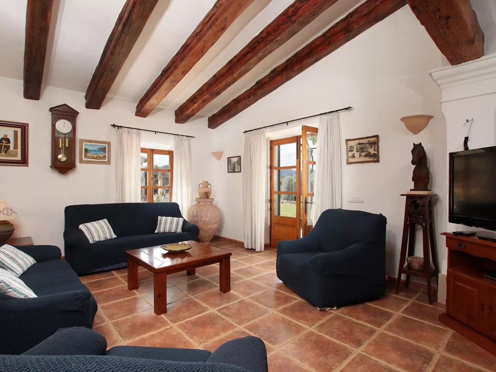 Schöne Villa ganz in der Nähe von Pollença-Outside