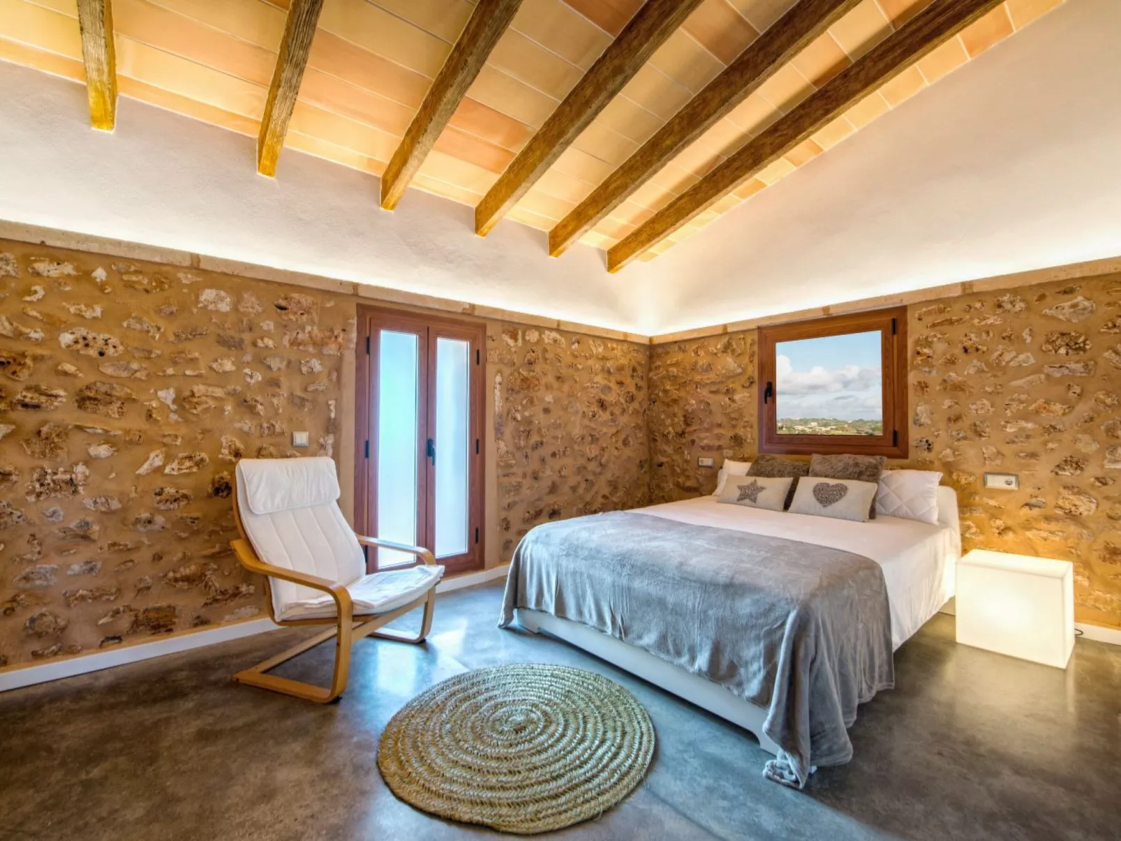 Luxuriöse Finca im modernen Stil mit Pool und Klimaanlage-Image-tags.info