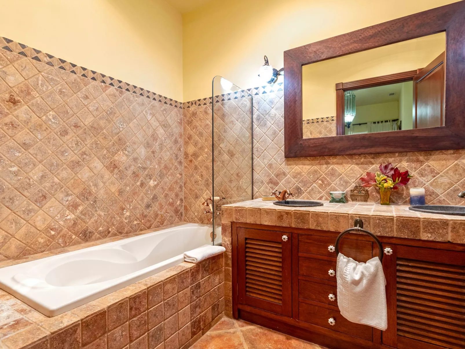 Beheiztes Hallenbad und Freibad-Drinnen