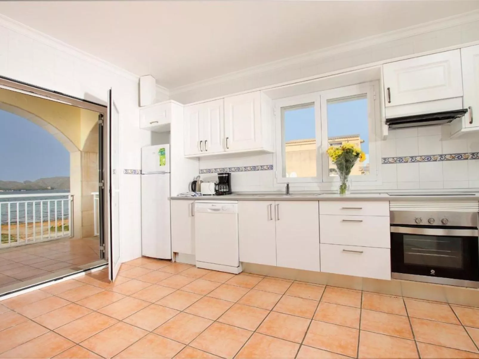 Schöne Villa mit Meerblick-Image-tags.info