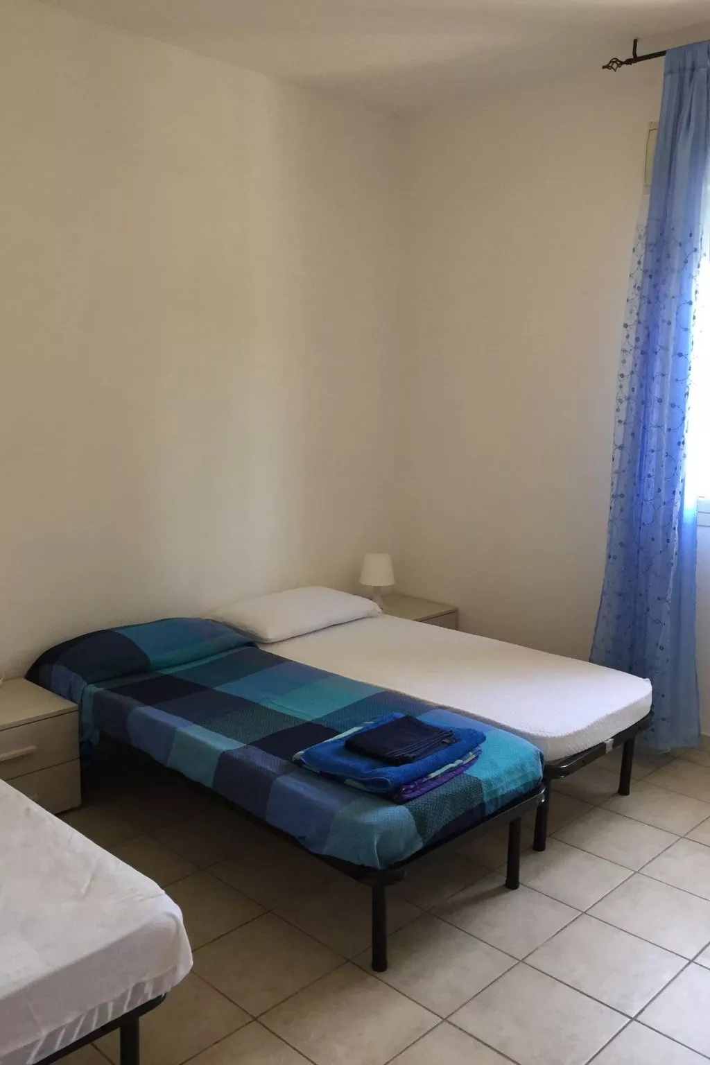 Ebenerdig auch für Rollstuhlfahrer geeignet mit Terrasse und Parkplatz-Image-tags.info