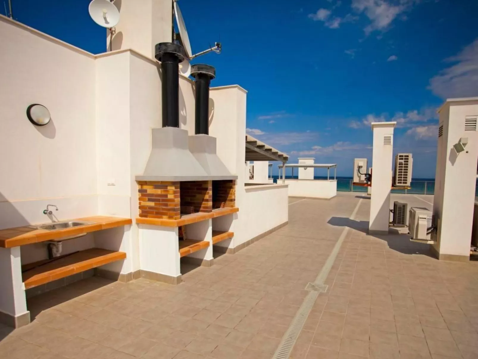 "Pinada Beach" mit Schwimmbad-Dehors