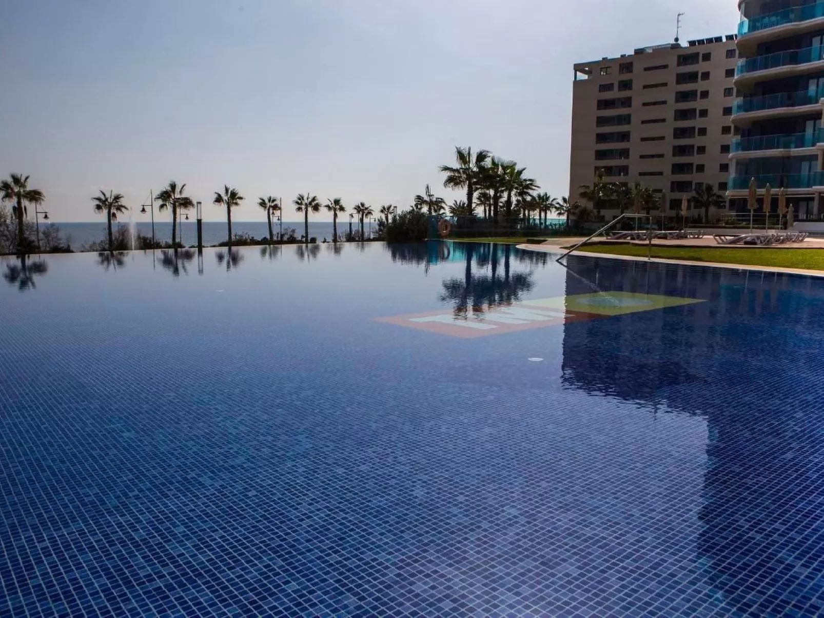 Sea Senses' Suite mit Gemeinschaftspool-Dehors