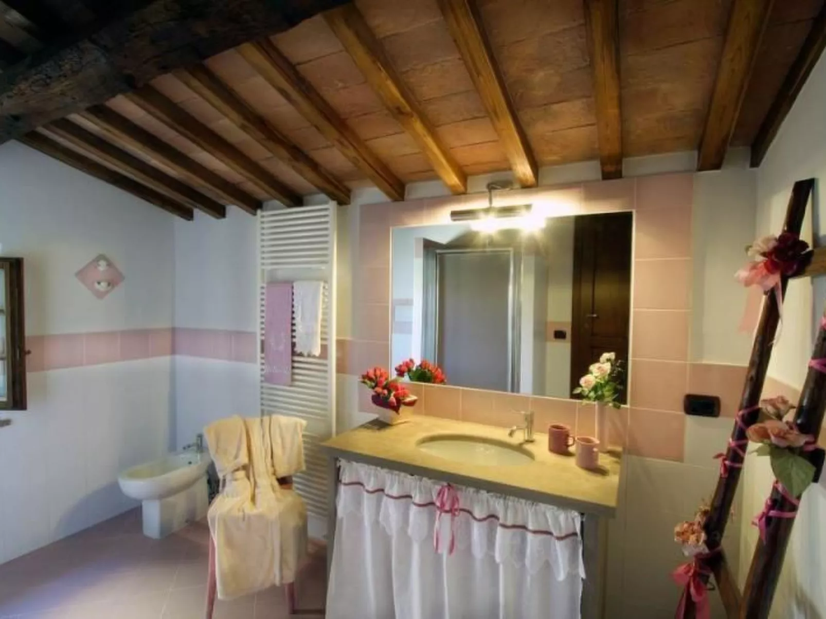 Schönes Ferienhaus in Gambassi Terme mit Privatem Pool-Dedans