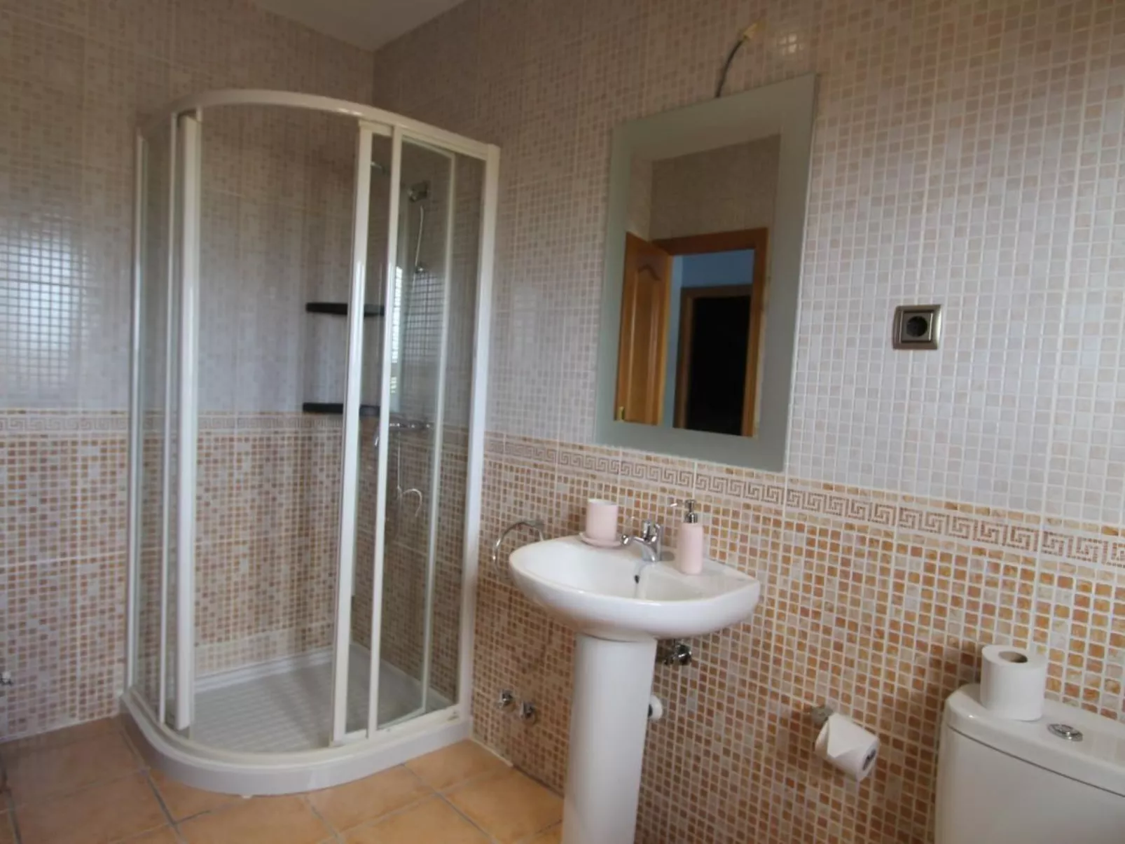 In Seseña mit großem Garten-Outside