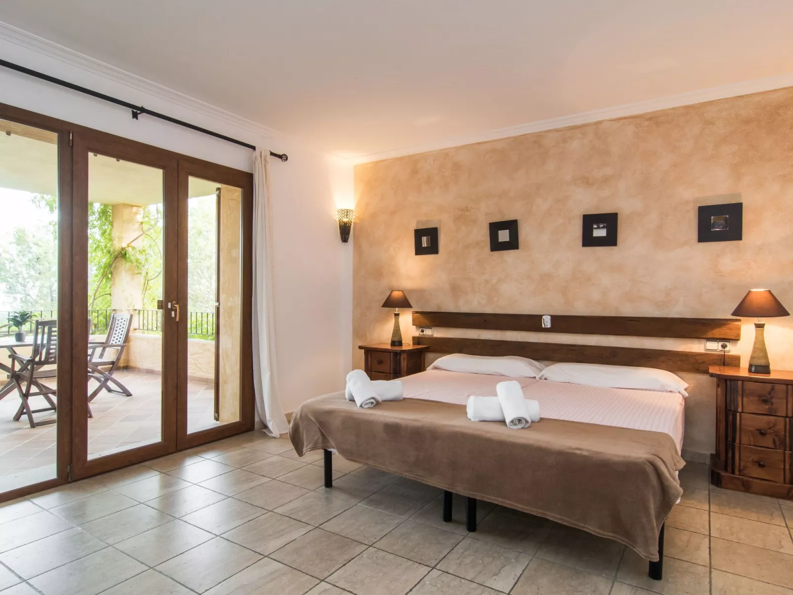 "Sa Mola" mit Terrasse-Drinnen