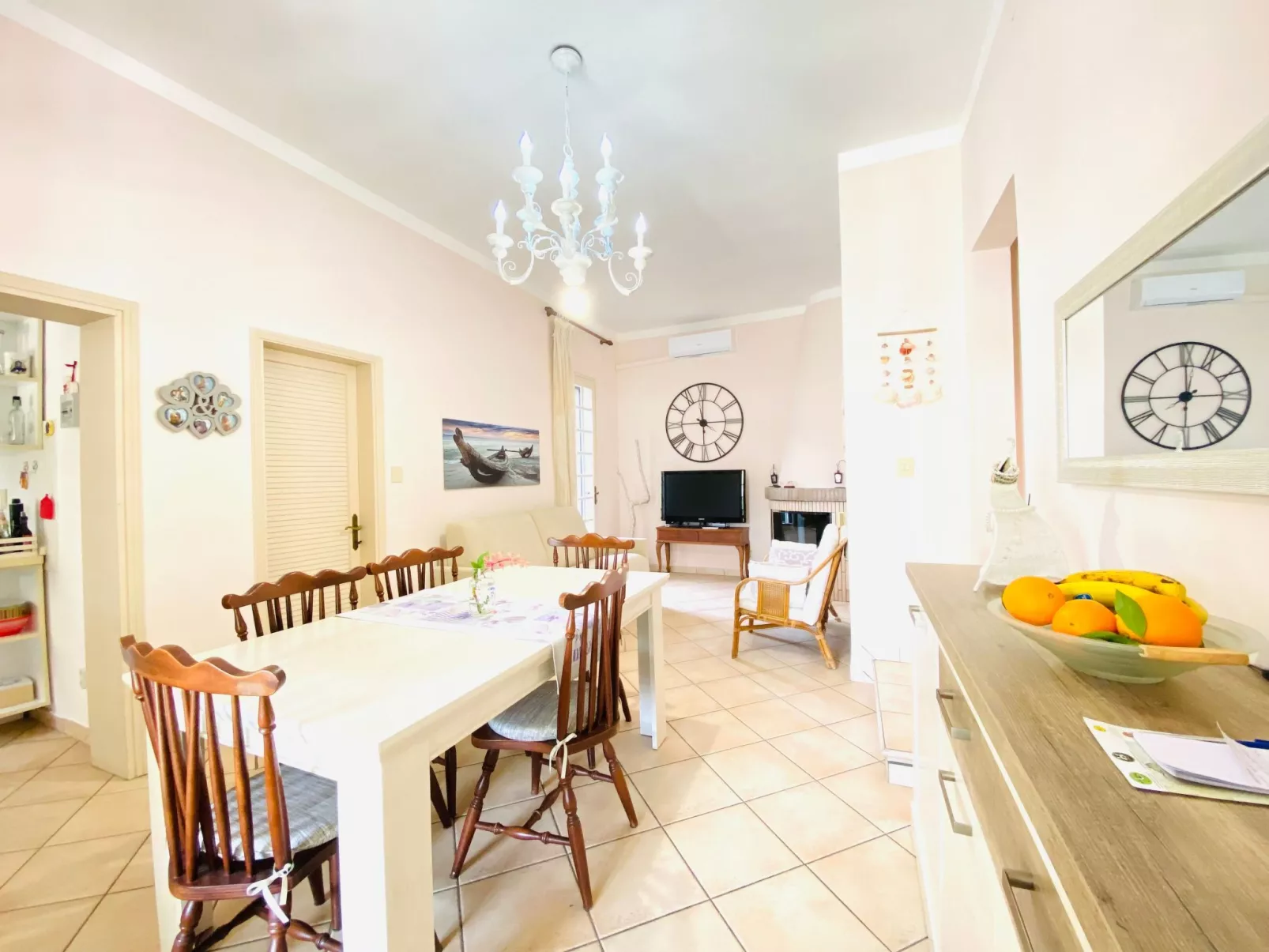 Repräsentative Villa, Klima, 300 Meter vom Meer entfernt-Drinnen