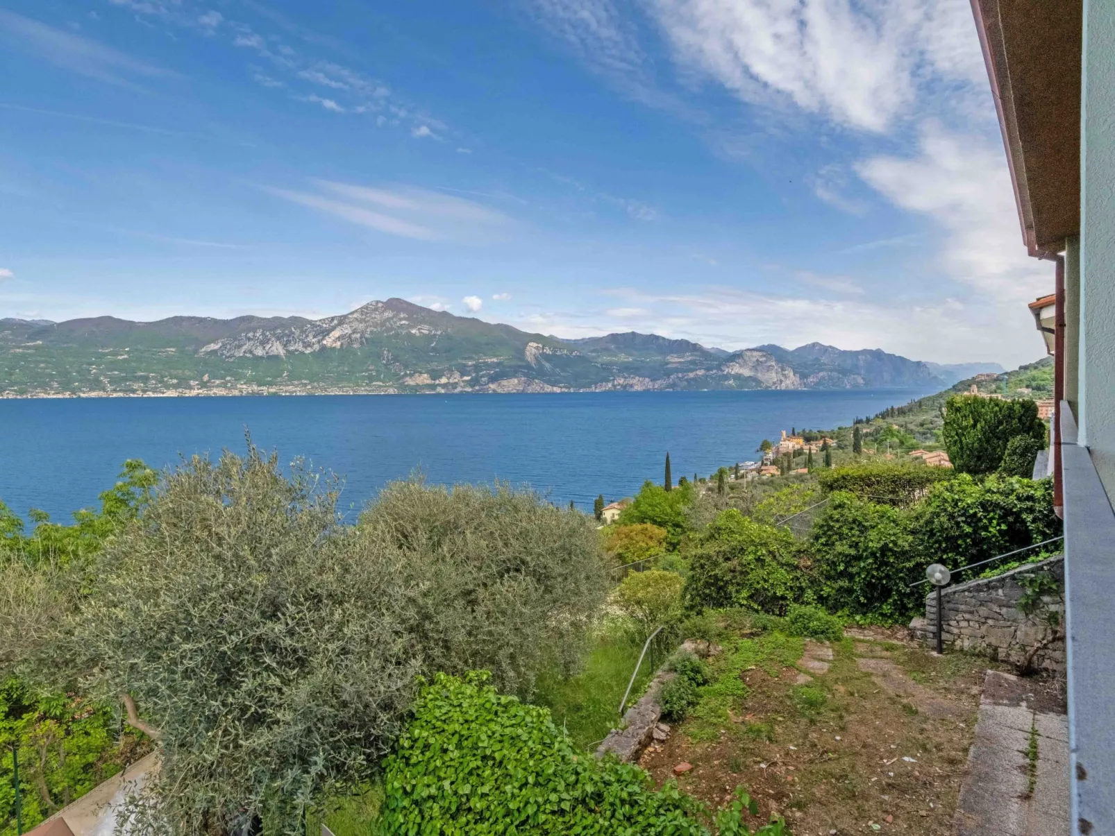 Privater Pool und herrlicher Seeblick-Drinnen