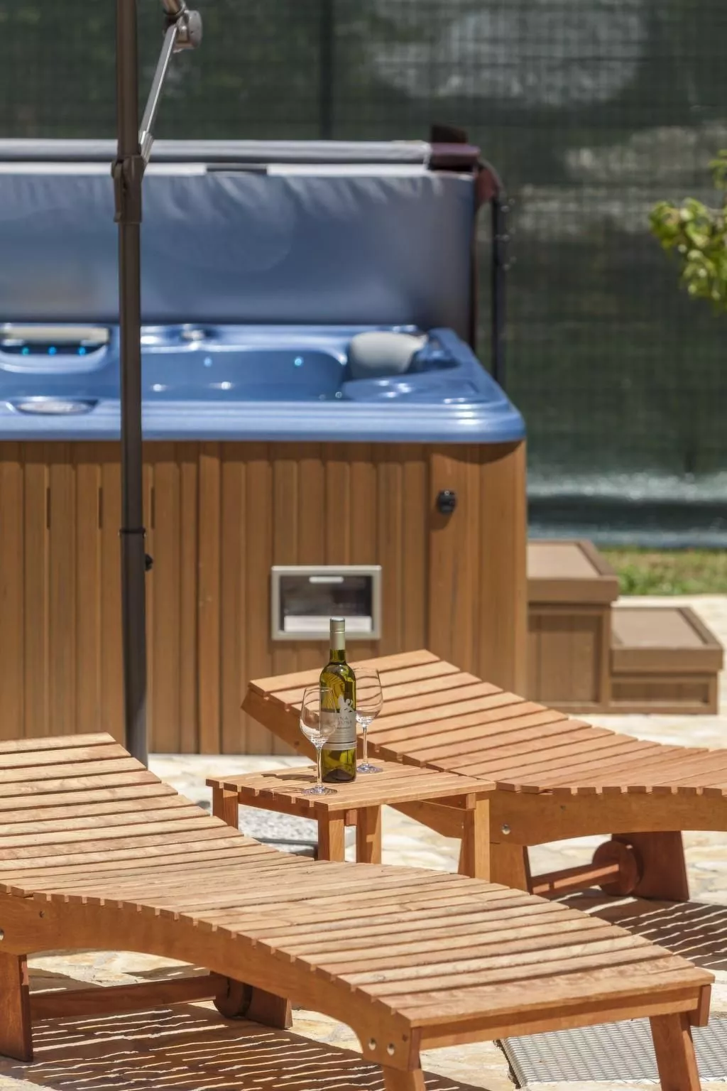 In Vintijan mit Großem Whirlpool-Outside