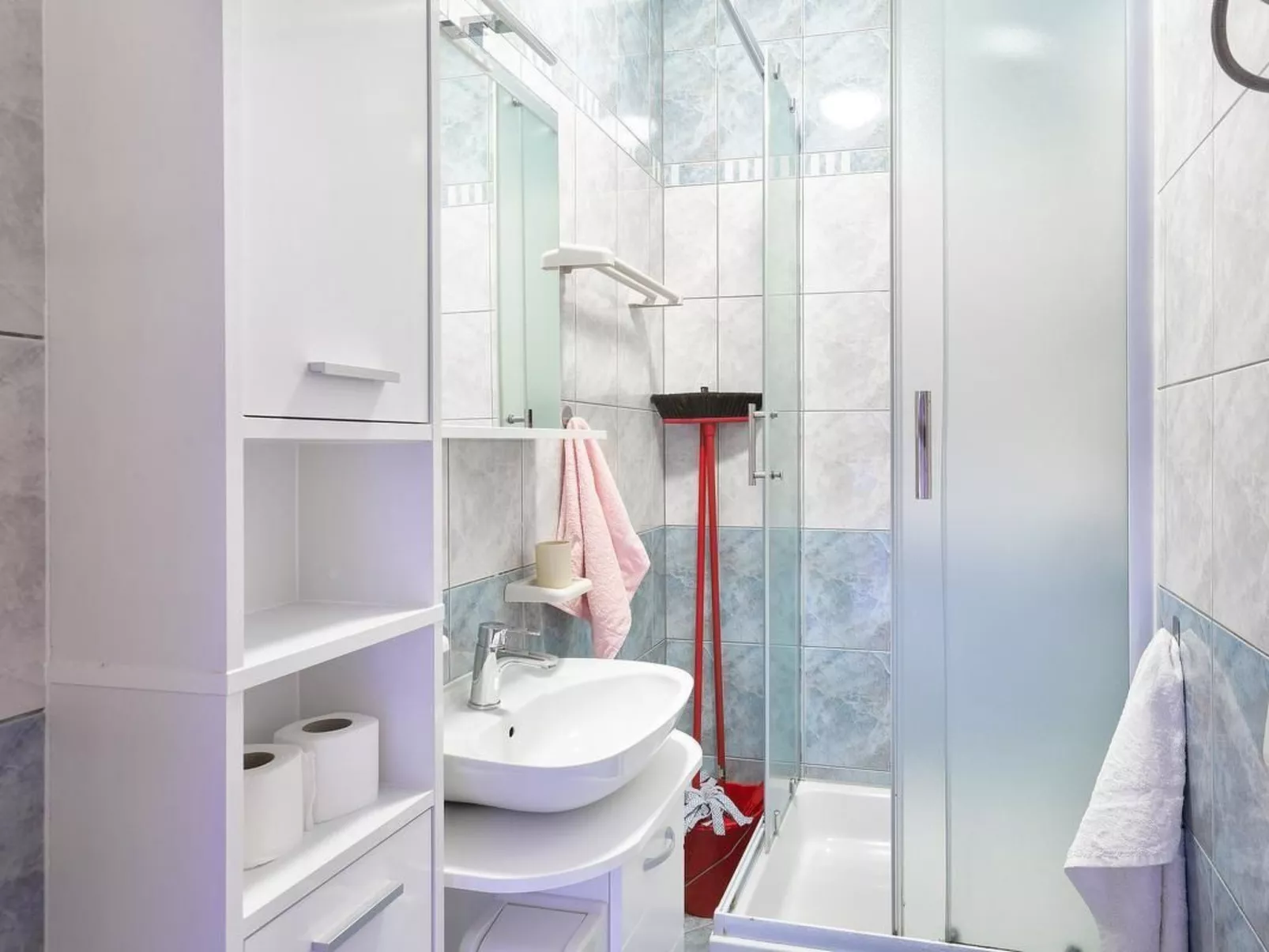 In Medulin mit Garten, Terrasse und Grill-Drinnen