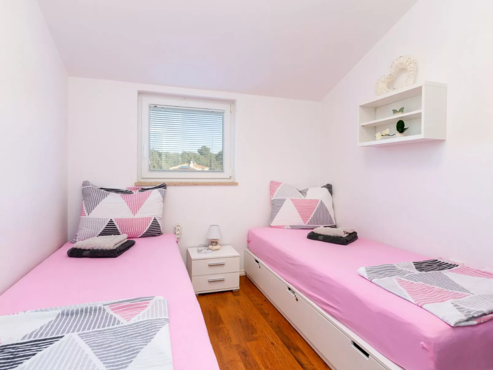 In Medulin mit Grill, Garten und gemeinsamem Pool-Drinnen