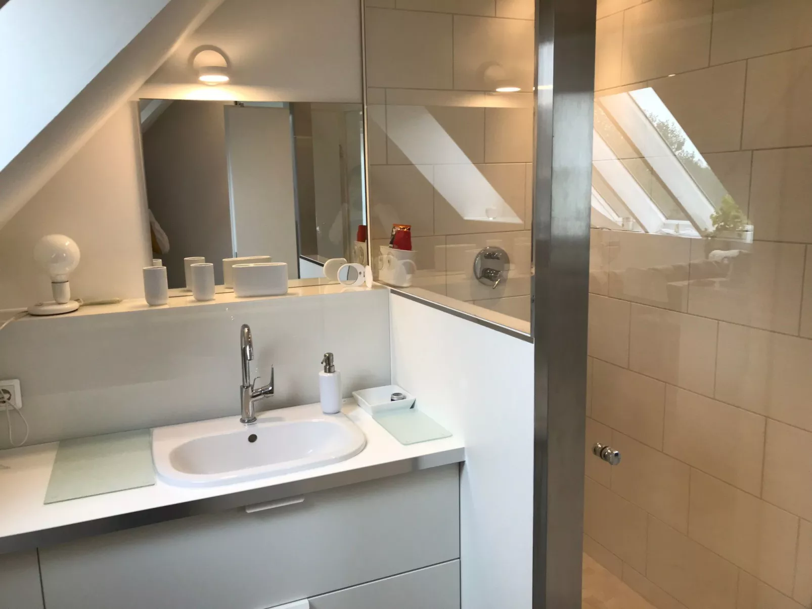 Helle Dachgeschosswohnung an der Flensburger Förde-Dedans