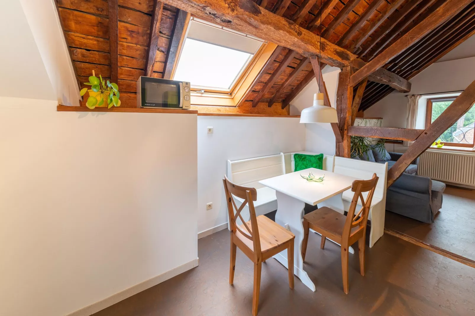 Magnifique habitation pour 5 adultes avec piscine intérieure-Dining room
