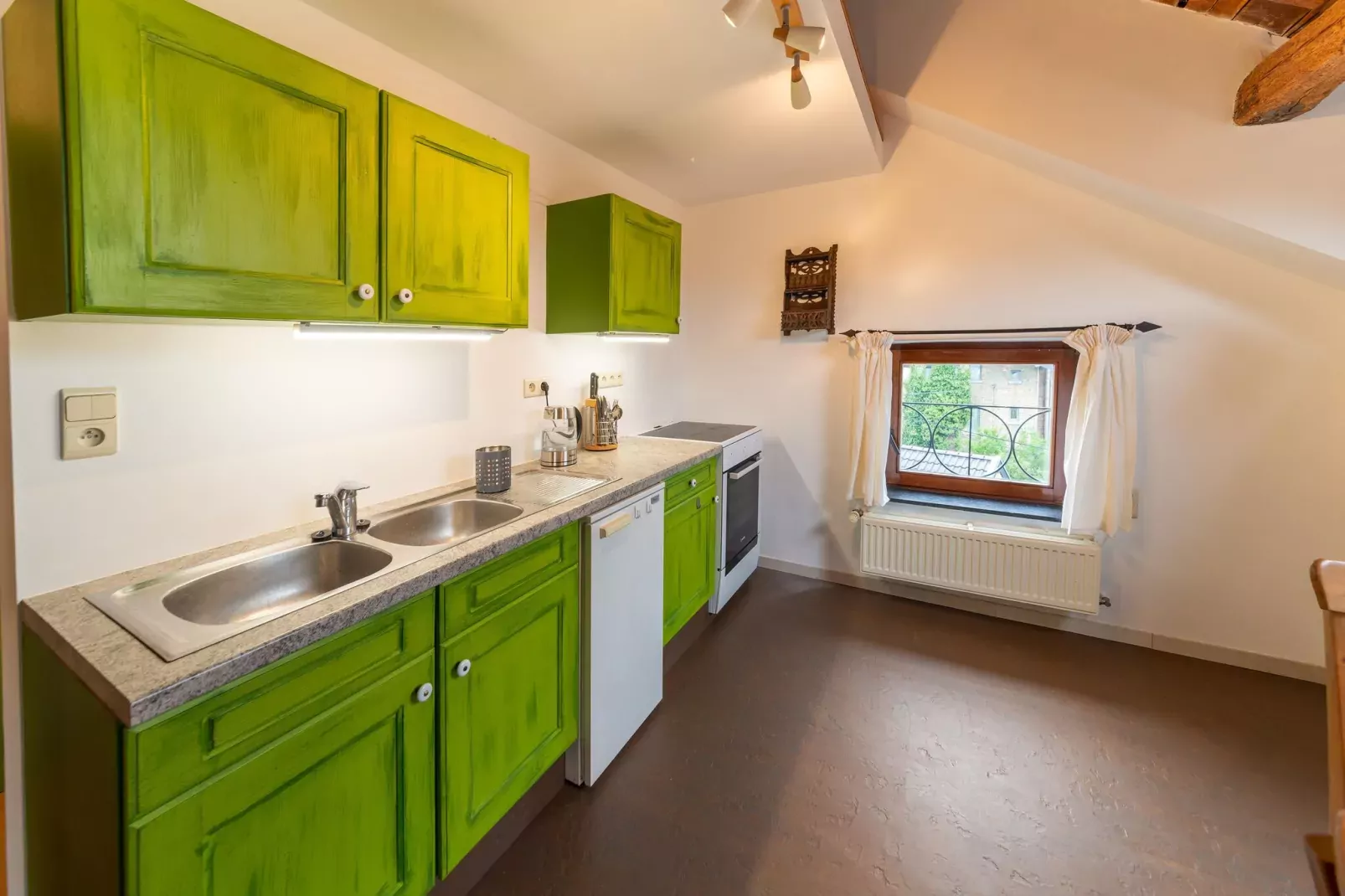 Magnifique habitation pour 5 adultes avec piscine intérieure-Kitchen
