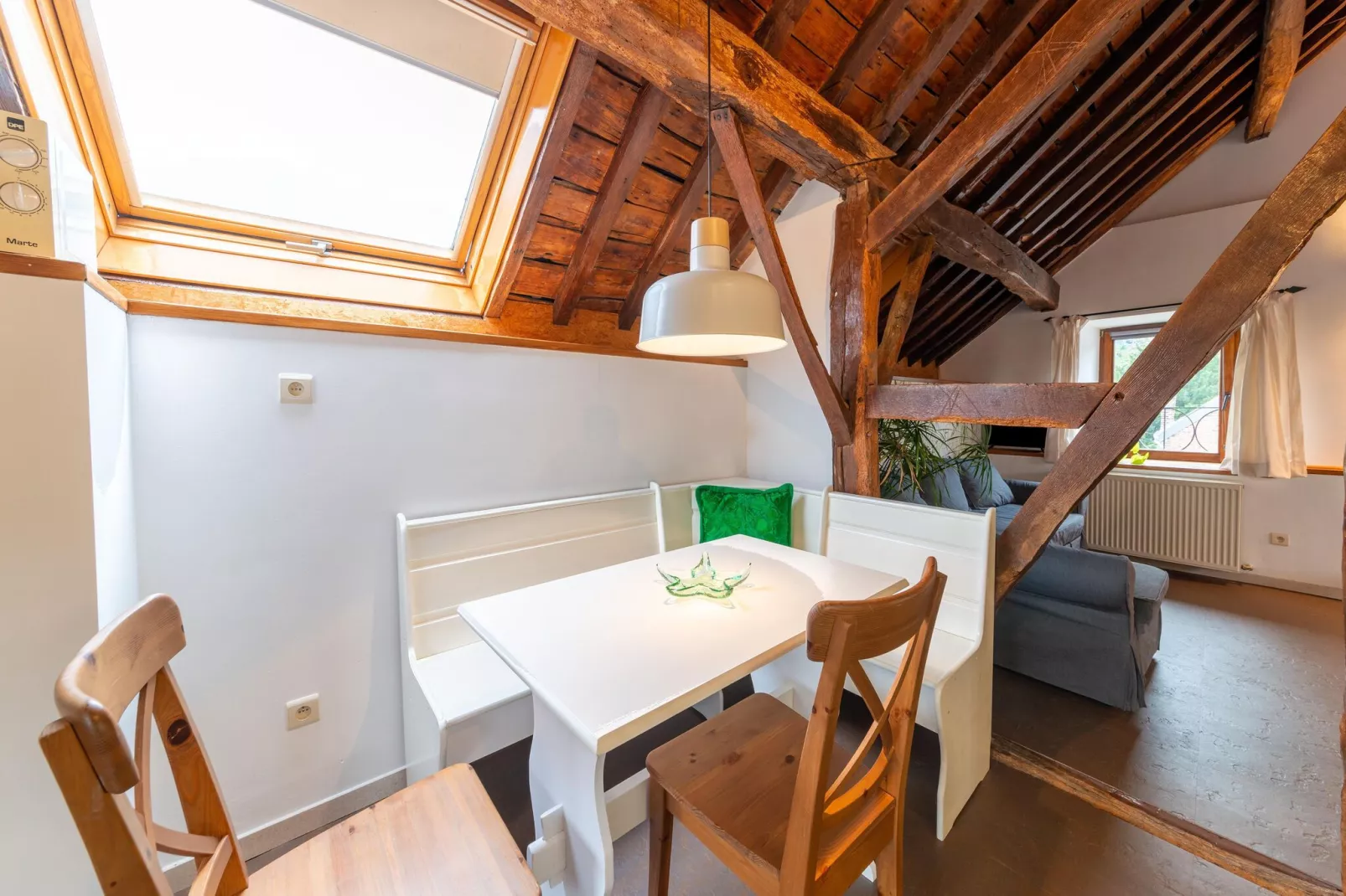 Magnifique habitation pour 5 adultes avec piscine intérieure-Dining room