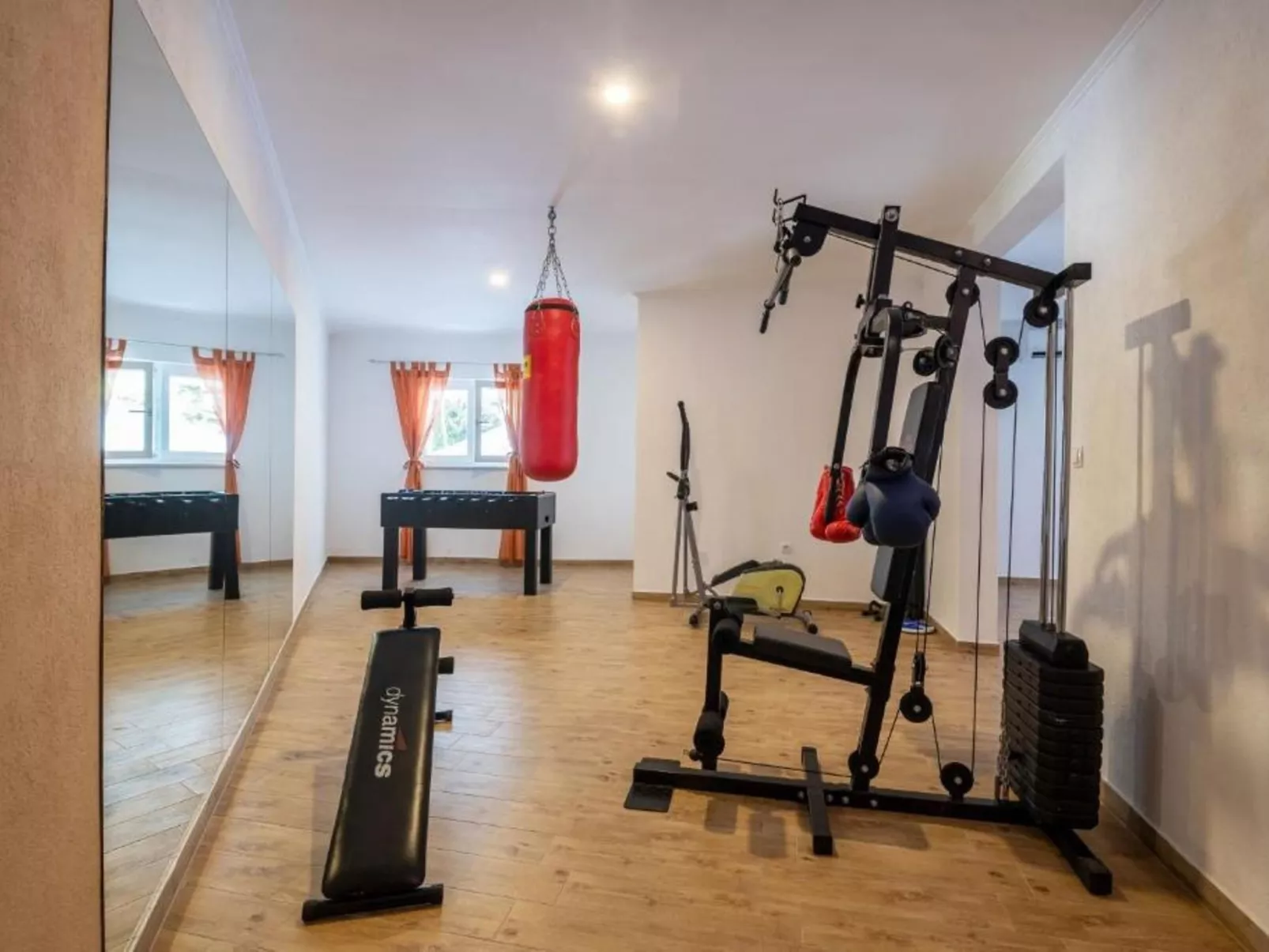 "Paola" mit eigenem Pool-Image-tags.info