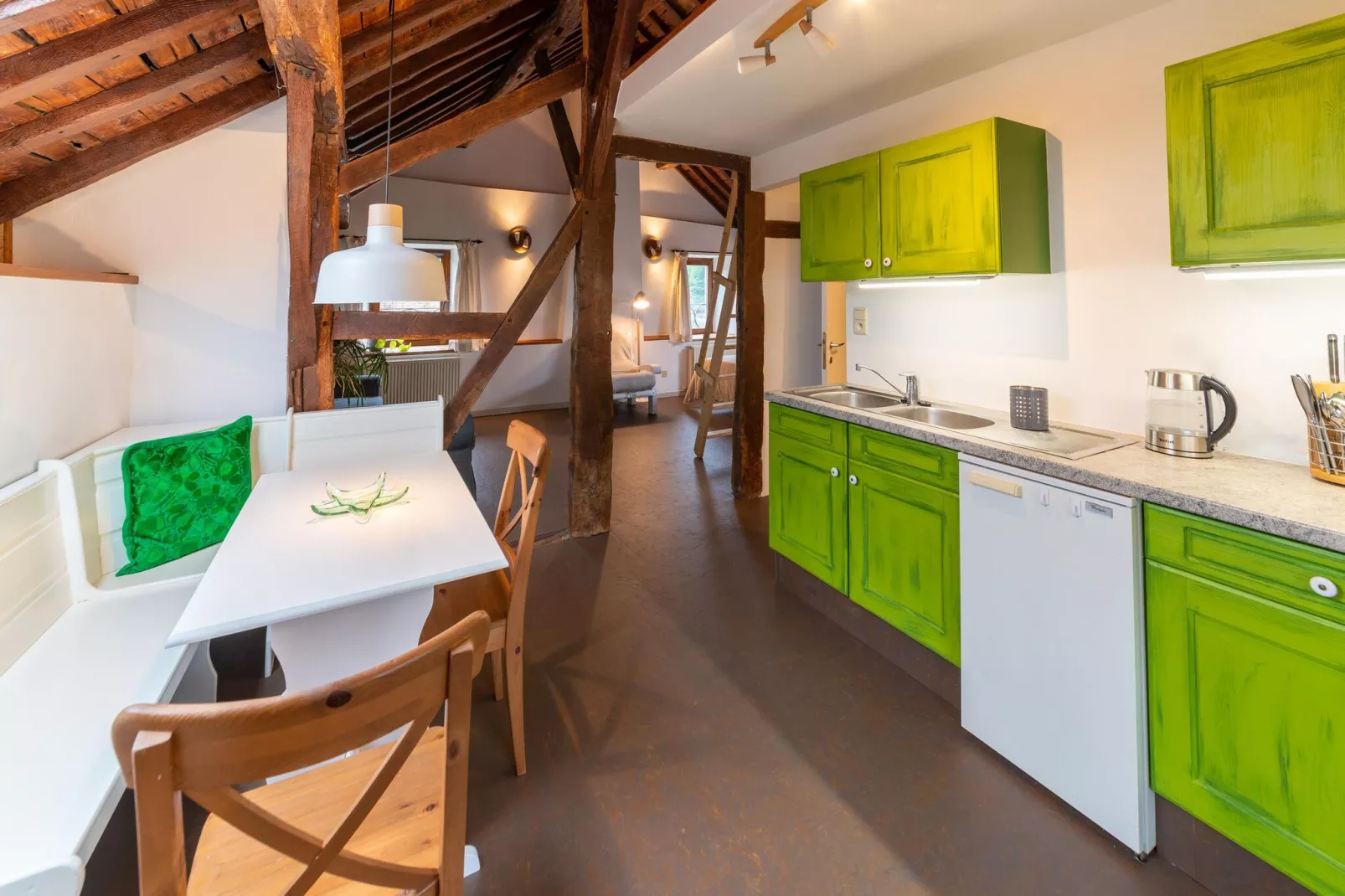Magnifique habitation pour 5 adultes avec piscine intérieure-Kitchen
