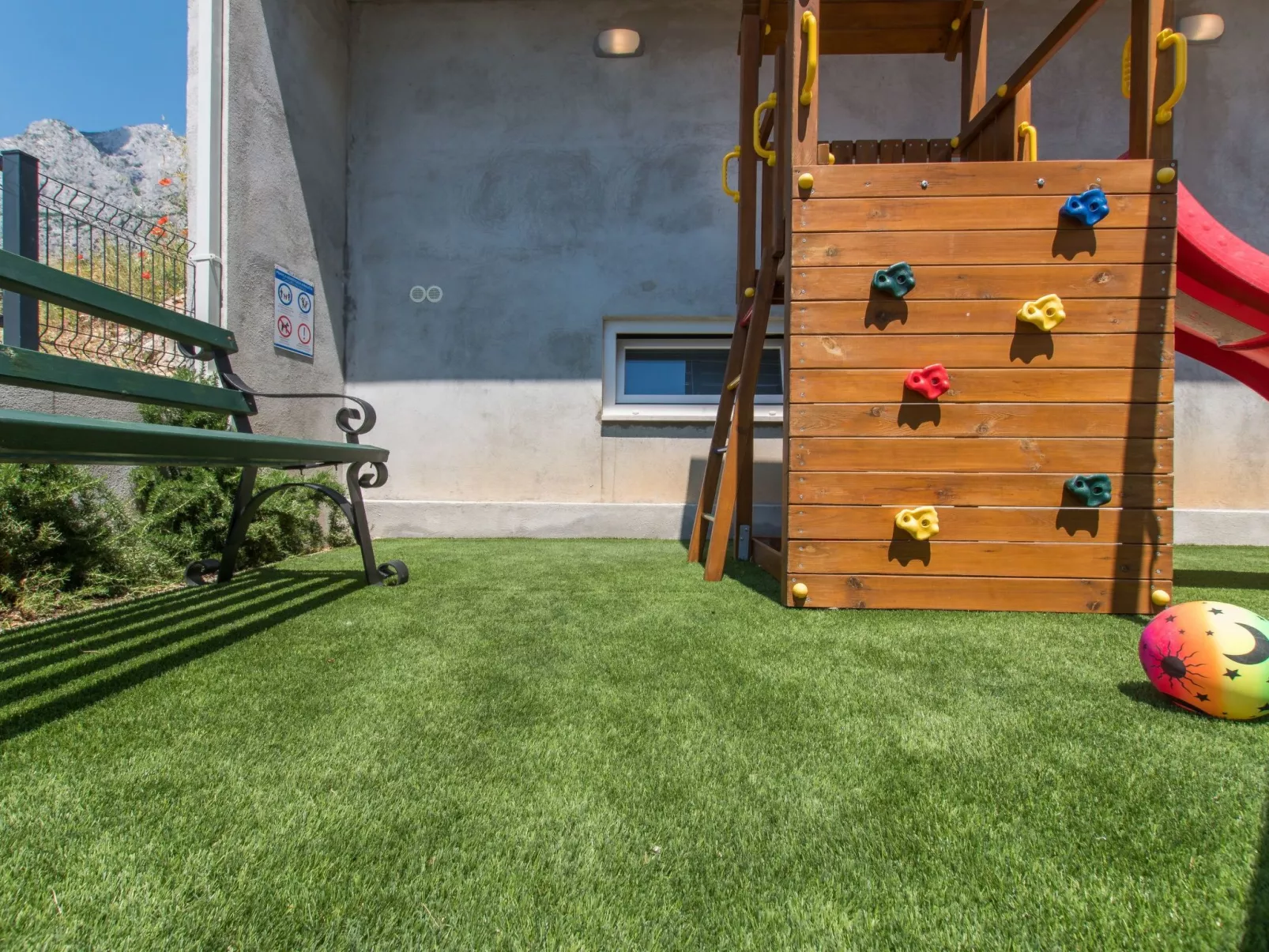 Kinderfreundliches Ferienhaus mit kostenlosem Parkplatz-Outside